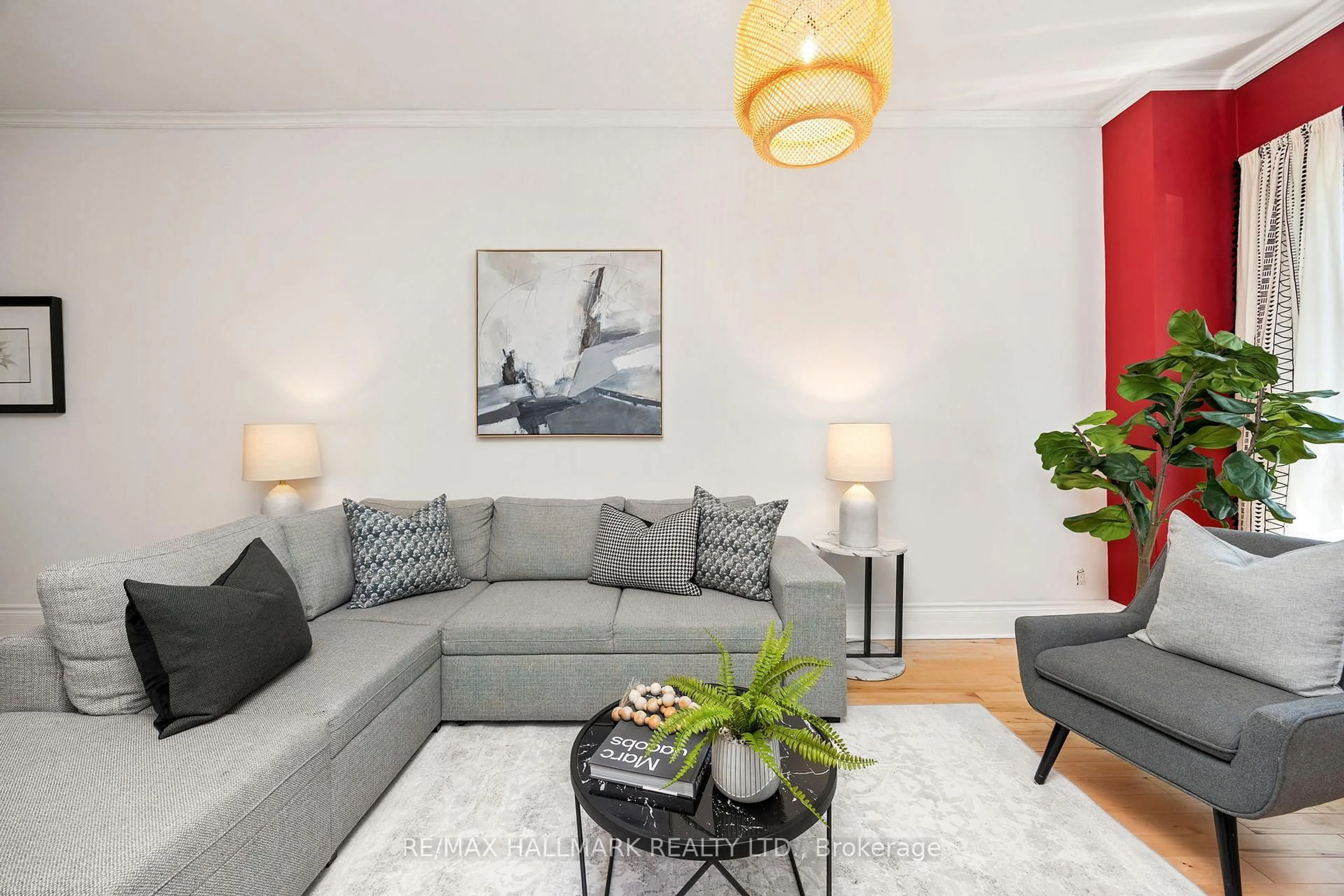 Living room with furniture, unknown for 690 Adelaide St, Toronto Ontario M6J 1B1