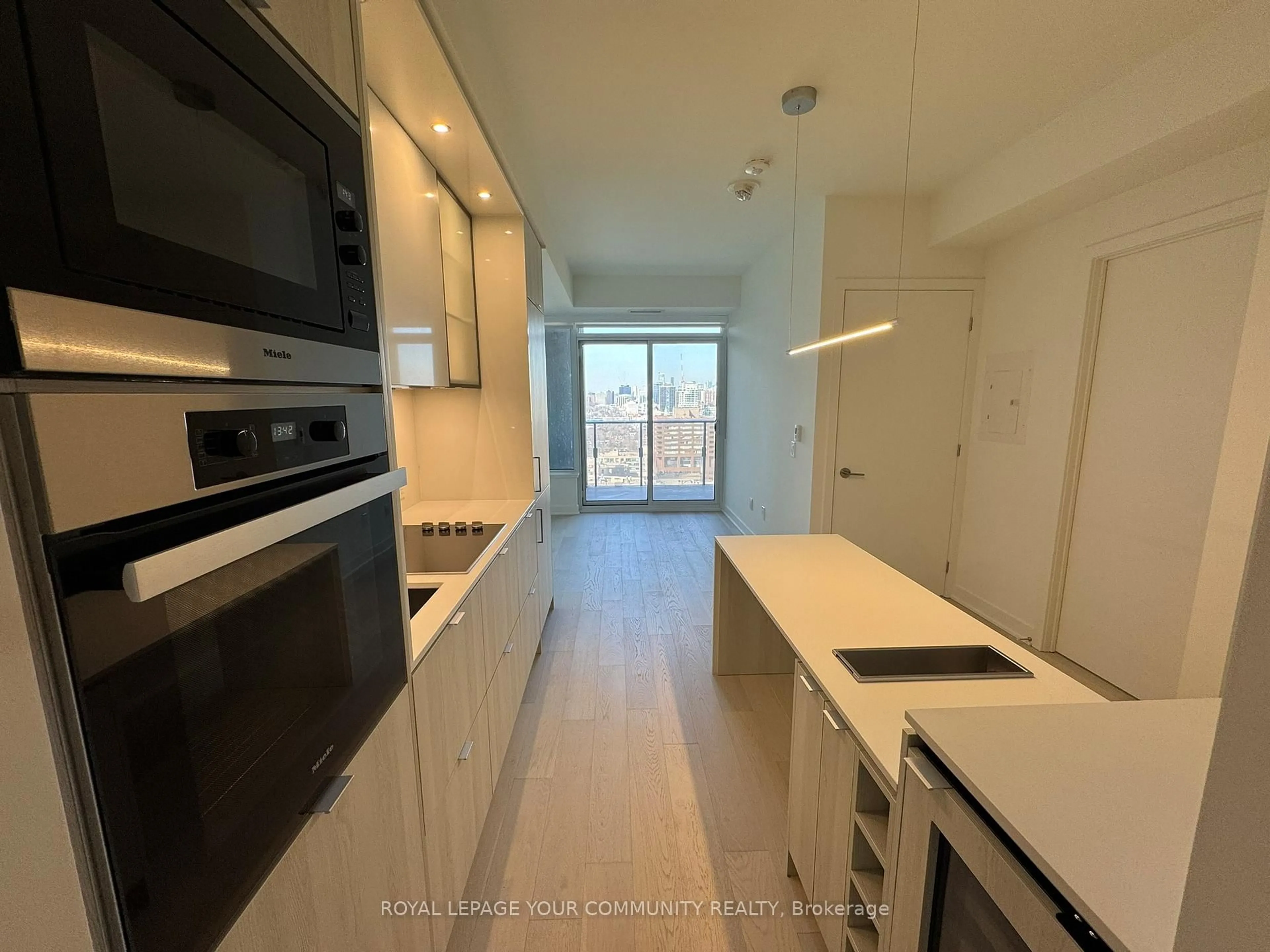 Unknown for 11 Yorkville Ave #2204, Toronto Ontario M4W 0B7
