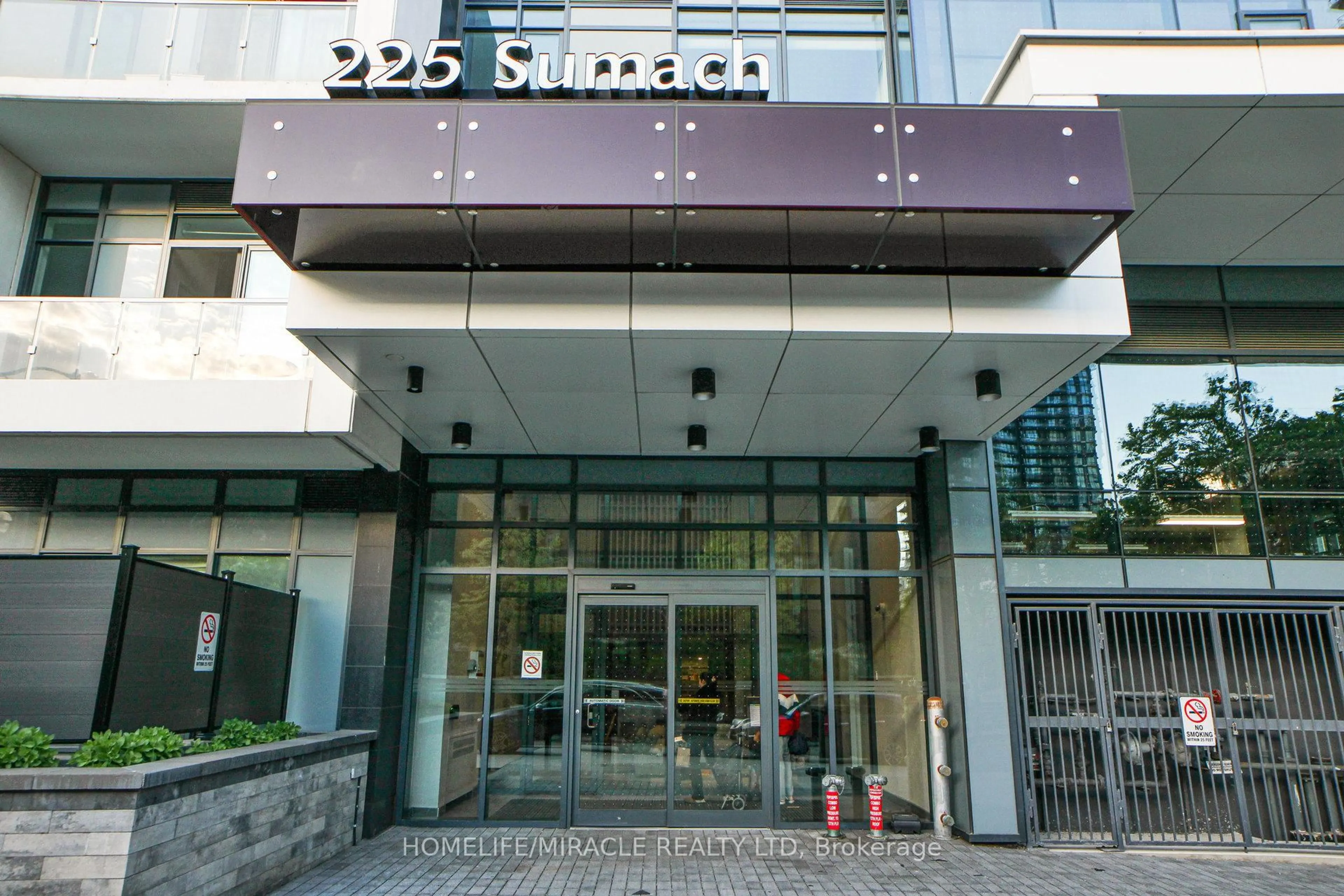 Patio, building for 225 Sumach St #808, Toronto Ontario M5A 0P8