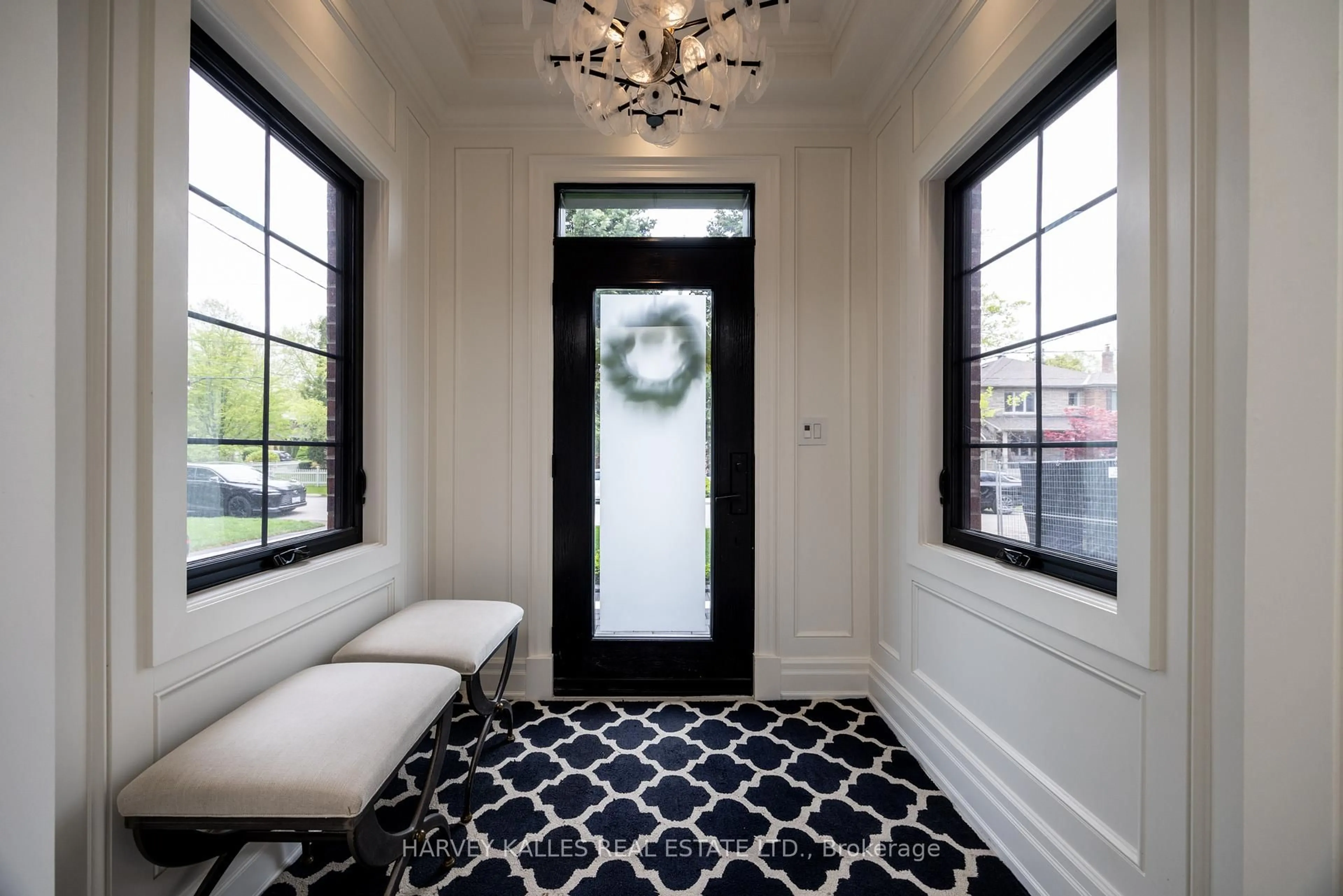 Indoor entryway for 84 Kimbark Blvd, Toronto Ontario M5N 2Y1