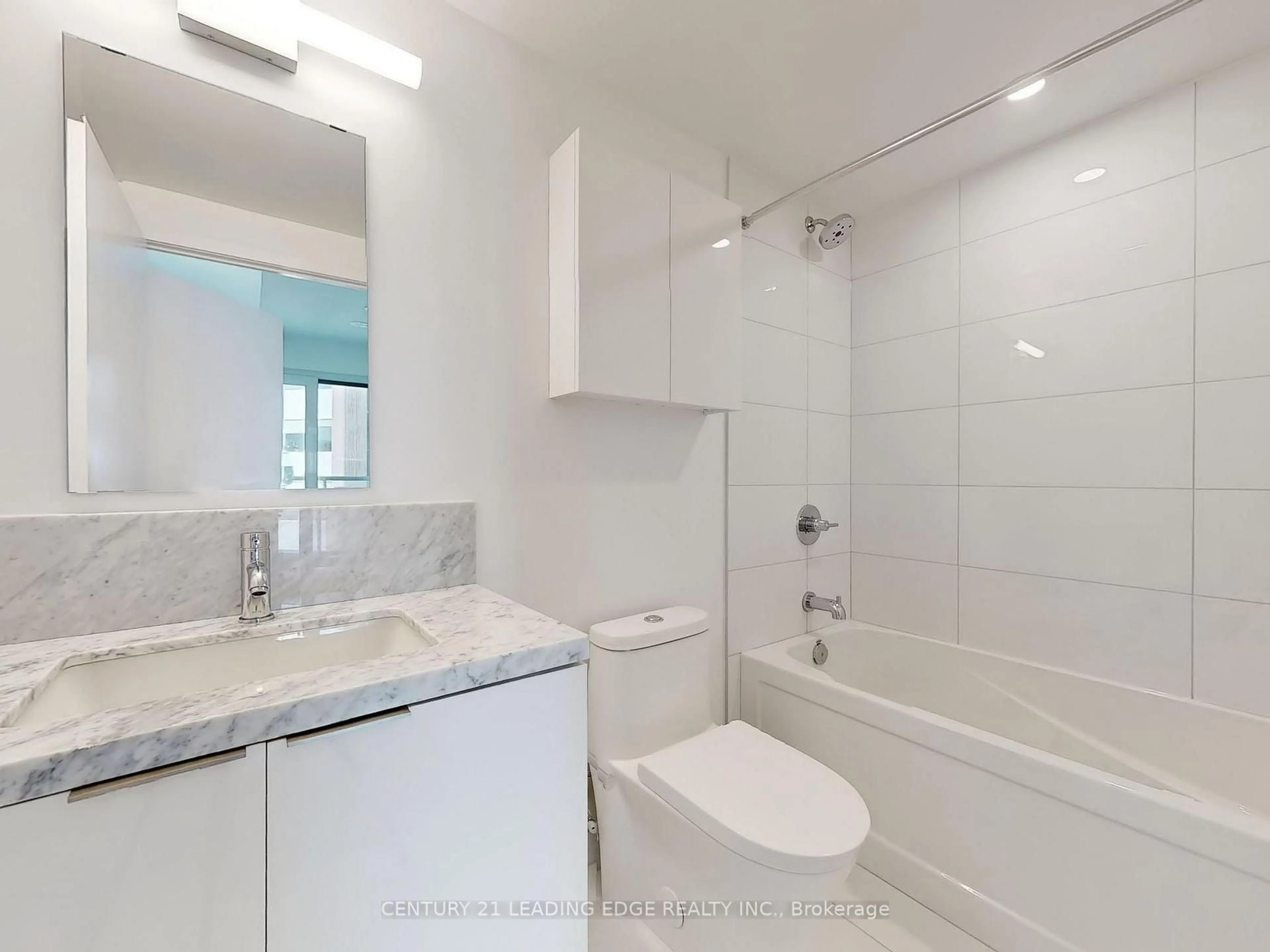 Standard bathroom, ceramic/tile floor for 230 Simcoe St #2214, Toronto Ontario M5T 0G7