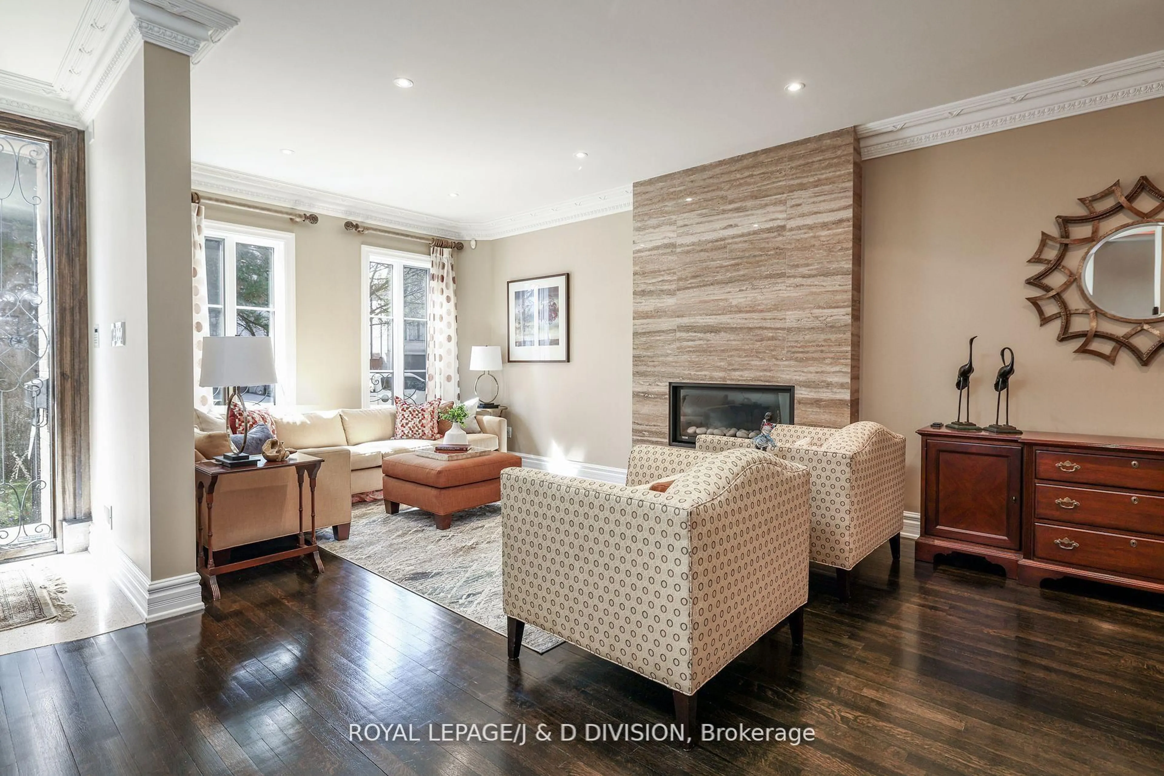 Living room with furniture, wood/laminate floor for 82 Munro Blvd, Toronto Ontario M2P 1C4