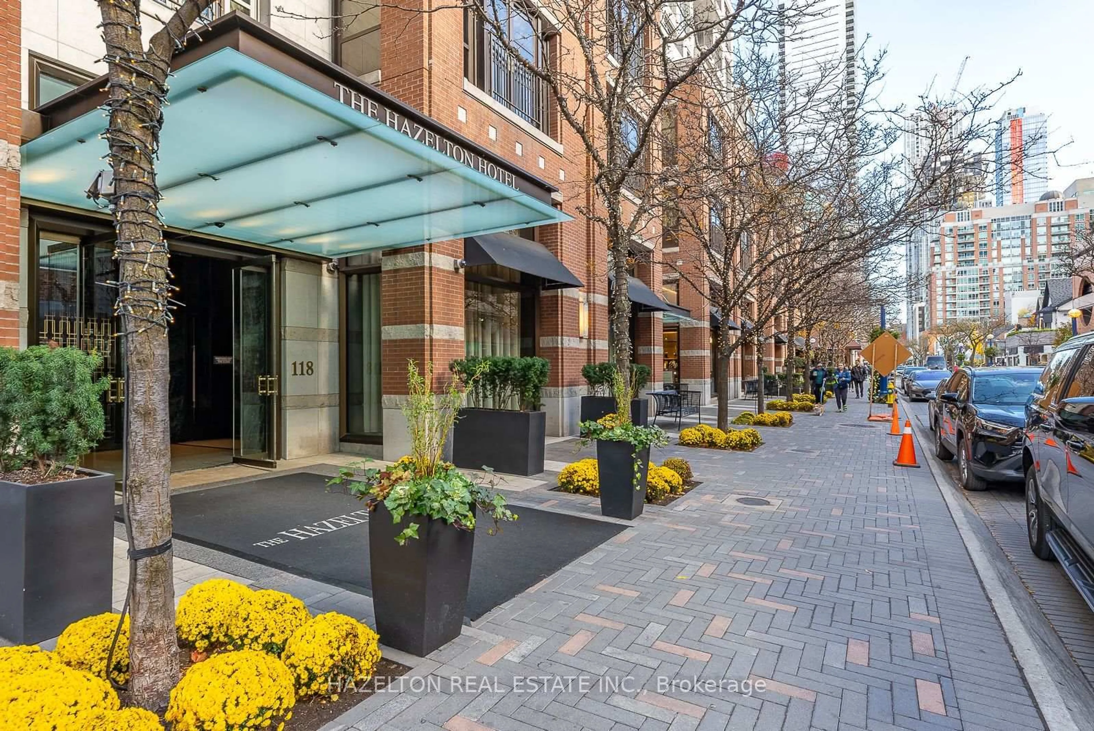 Patio, street for 118 Yorkville Ave #601, Toronto Ontario M5R 1H5