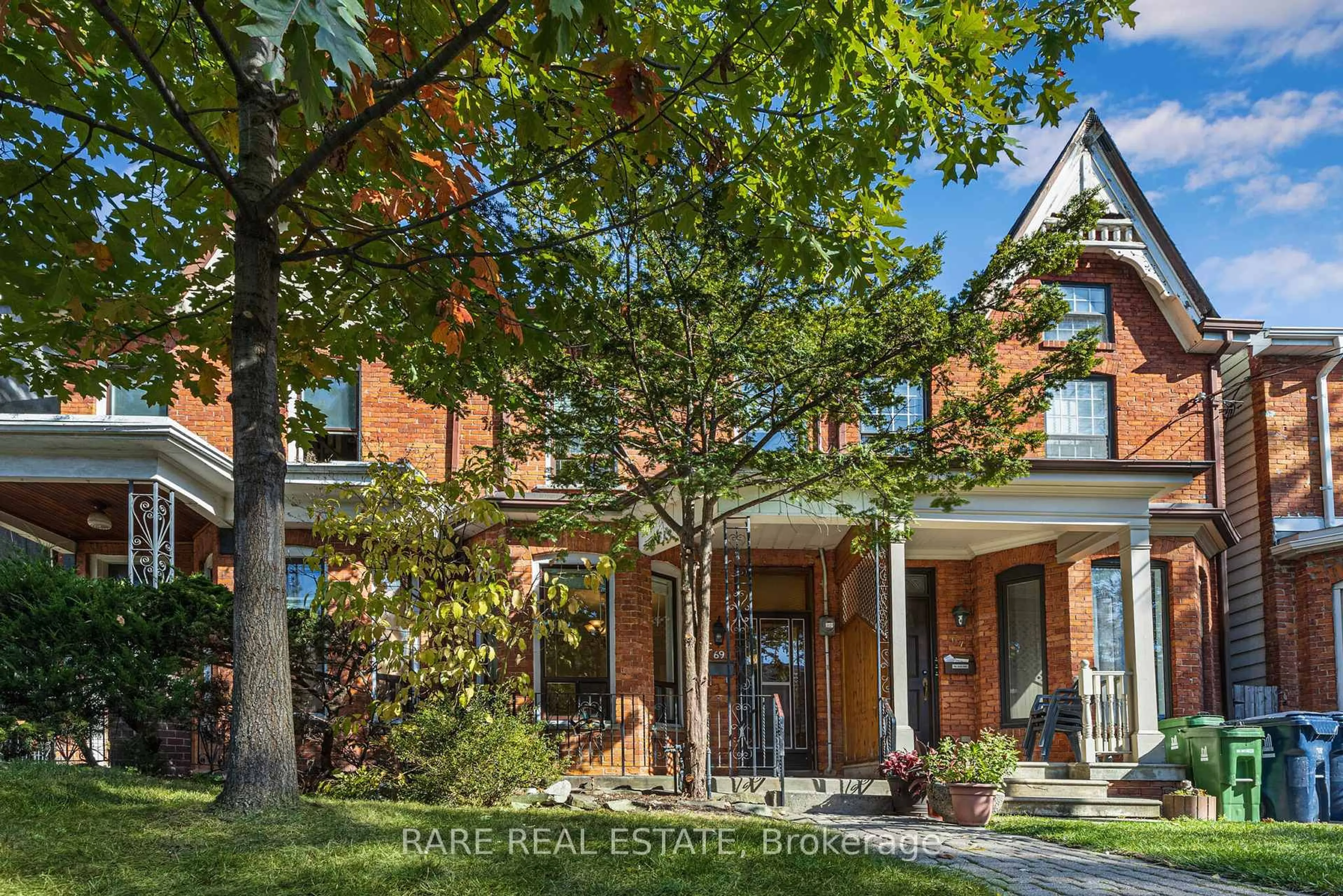 Home with brick exterior material, street for 69 Robert St, Toronto Ontario M5S 2K4