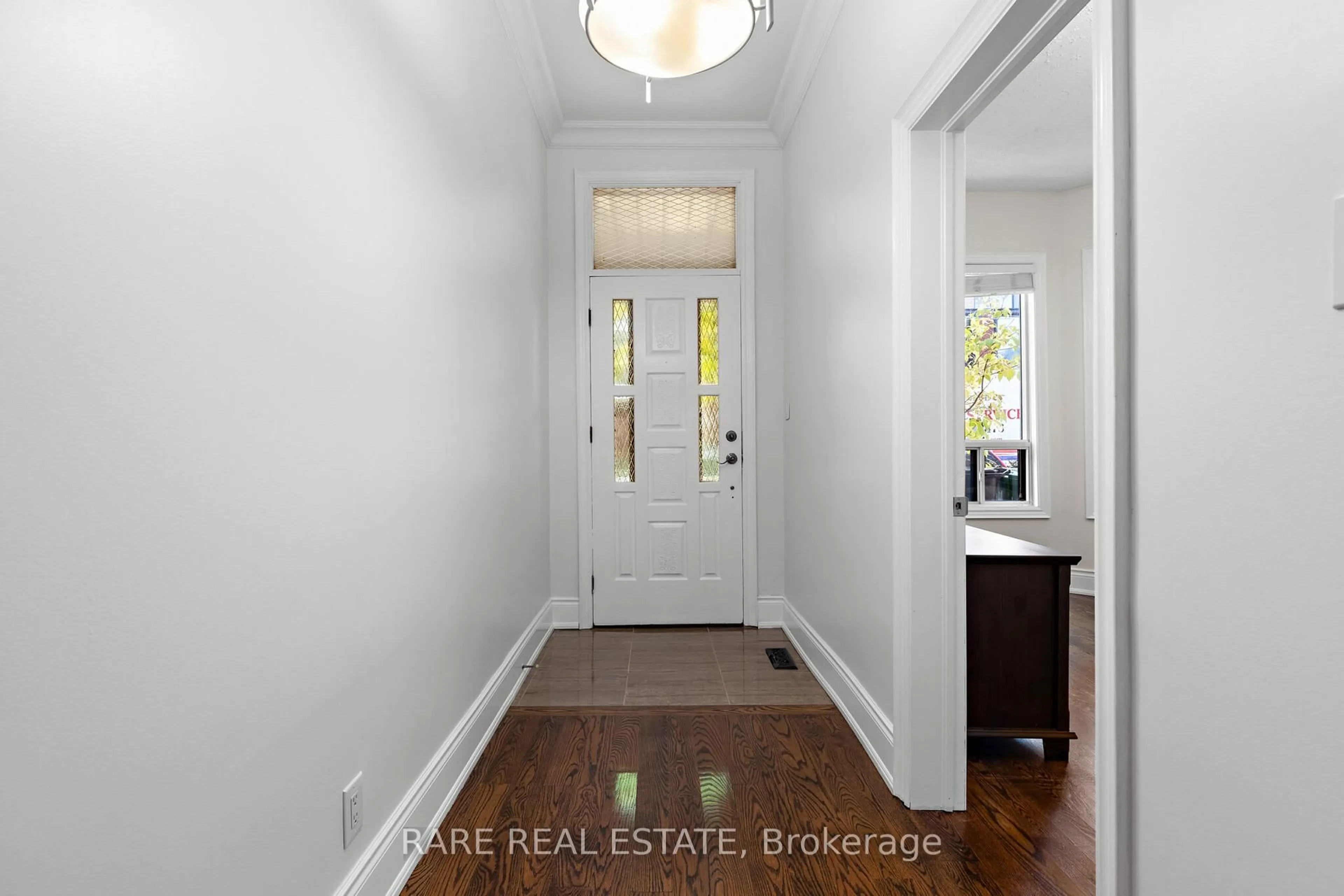 Indoor entryway for 69 Robert St, Toronto Ontario M5S 2K4