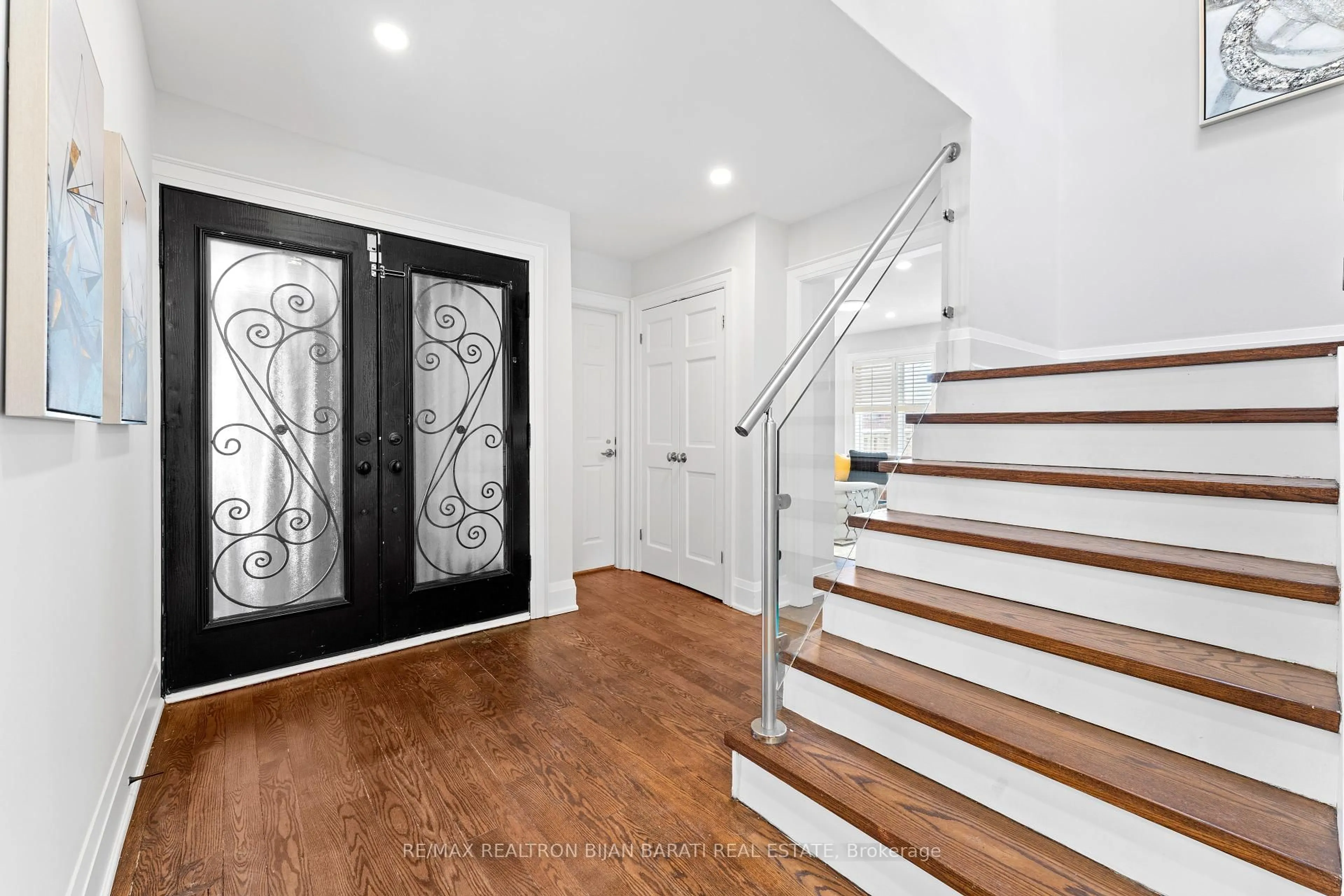 Indoor entryway for 25 Bamboo Grve, Toronto Ontario M3B 2C6