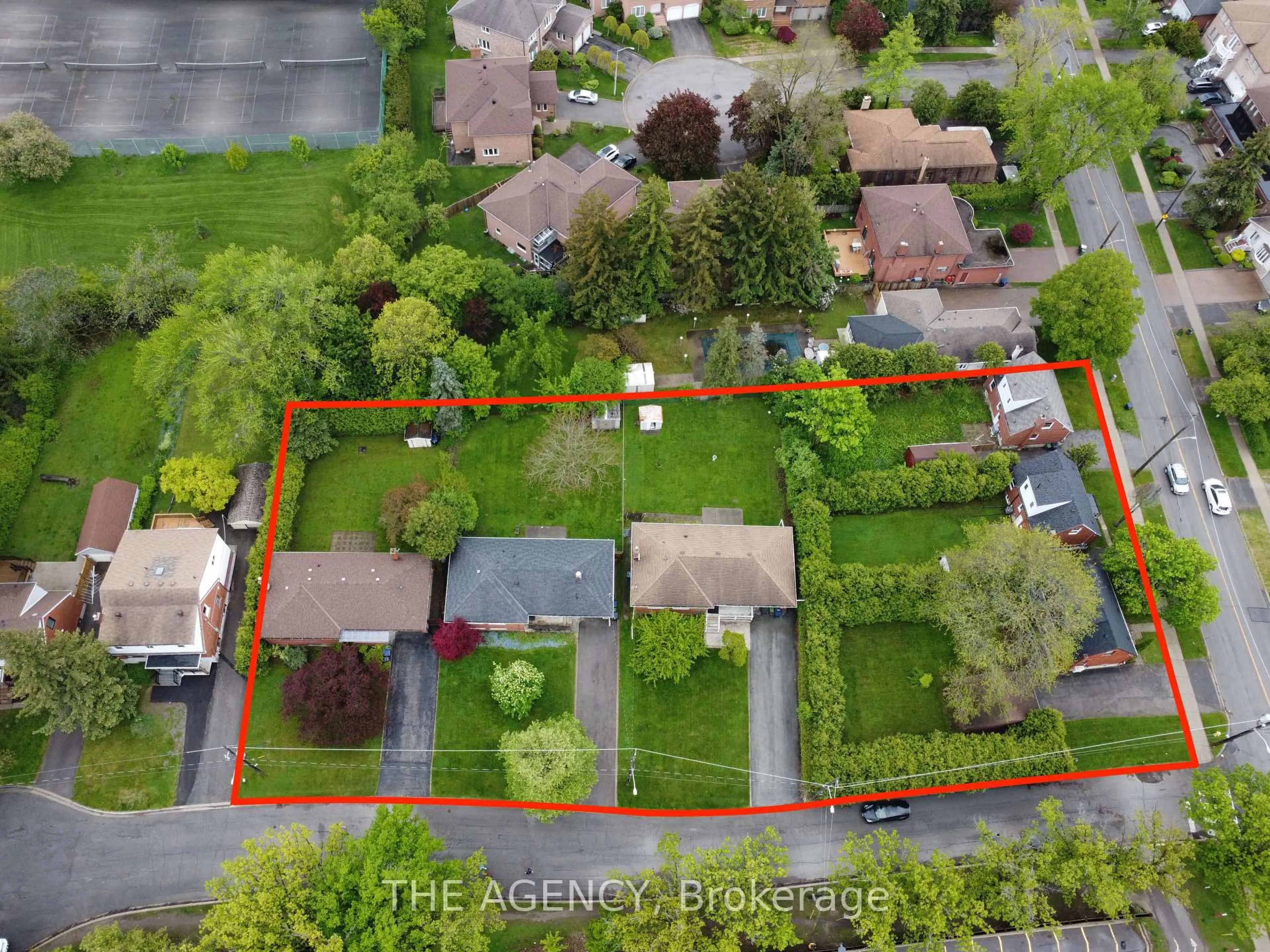 A pic from outside/outdoor area/front of a property/back of a property/a pic from drone, street for 135 Blake Ave, Toronto Ontario M2M 1B4