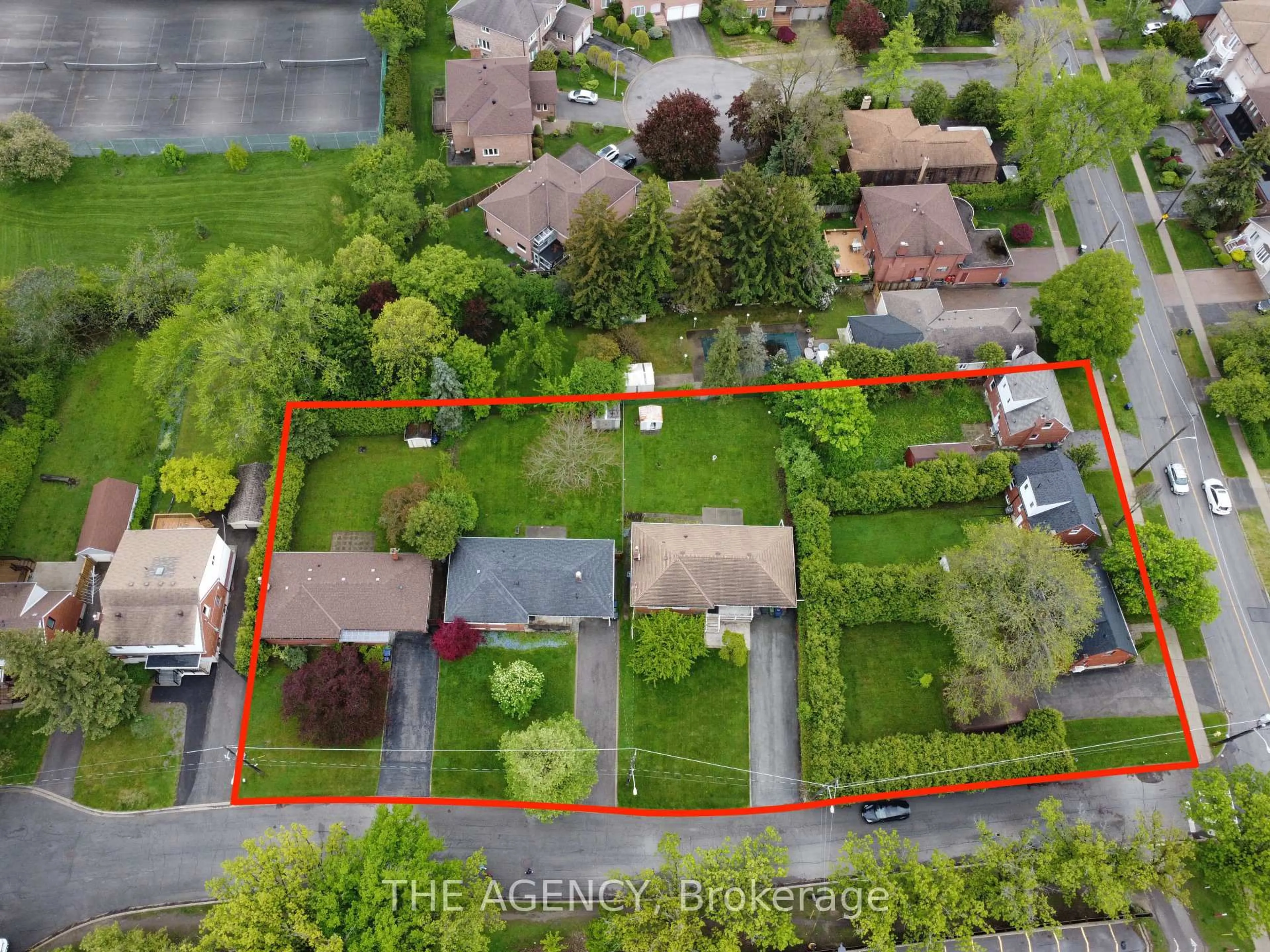 A pic from outside/outdoor area/front of a property/back of a property/a pic from drone, street for 137 Blake Ave, Toronto Ontario M2M 1B4