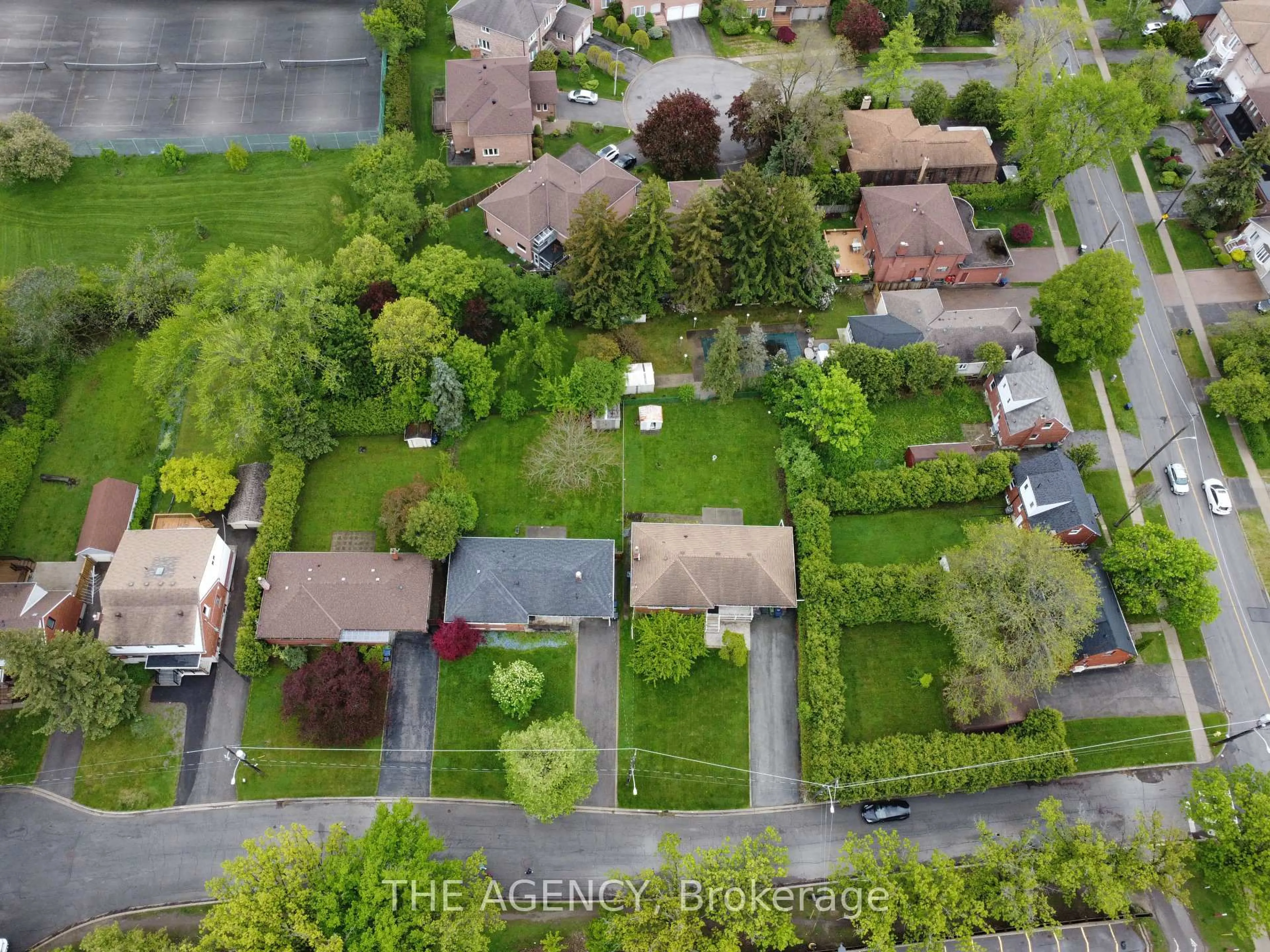 A pic from outside/outdoor area/front of a property/back of a property/a pic from drone, street for 137 Blake Ave, Toronto Ontario M2M 1B4
