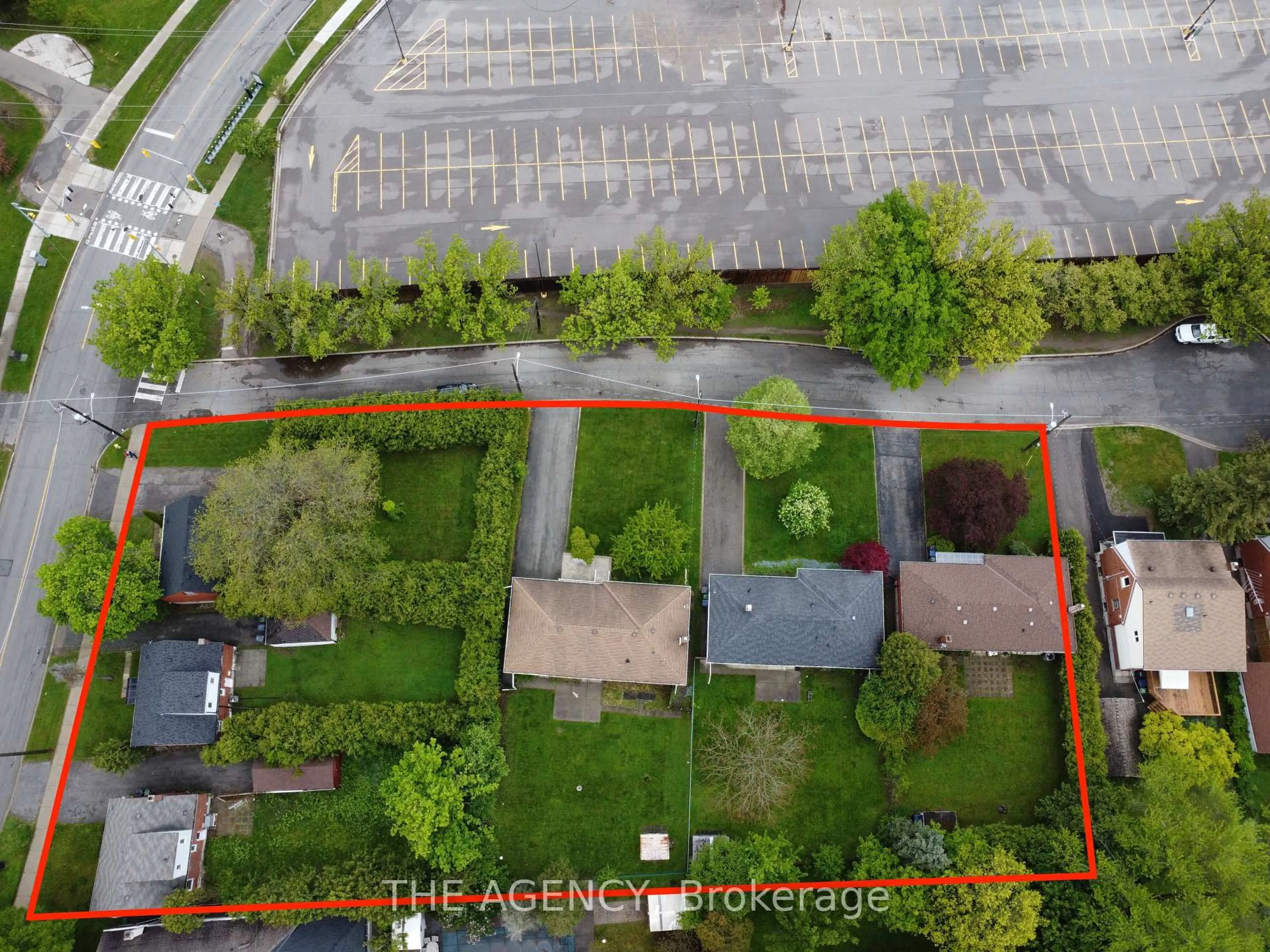 A pic from outside/outdoor area/front of a property/back of a property/a pic from drone, street for 137 Blake Ave, Toronto Ontario M2M 1B4