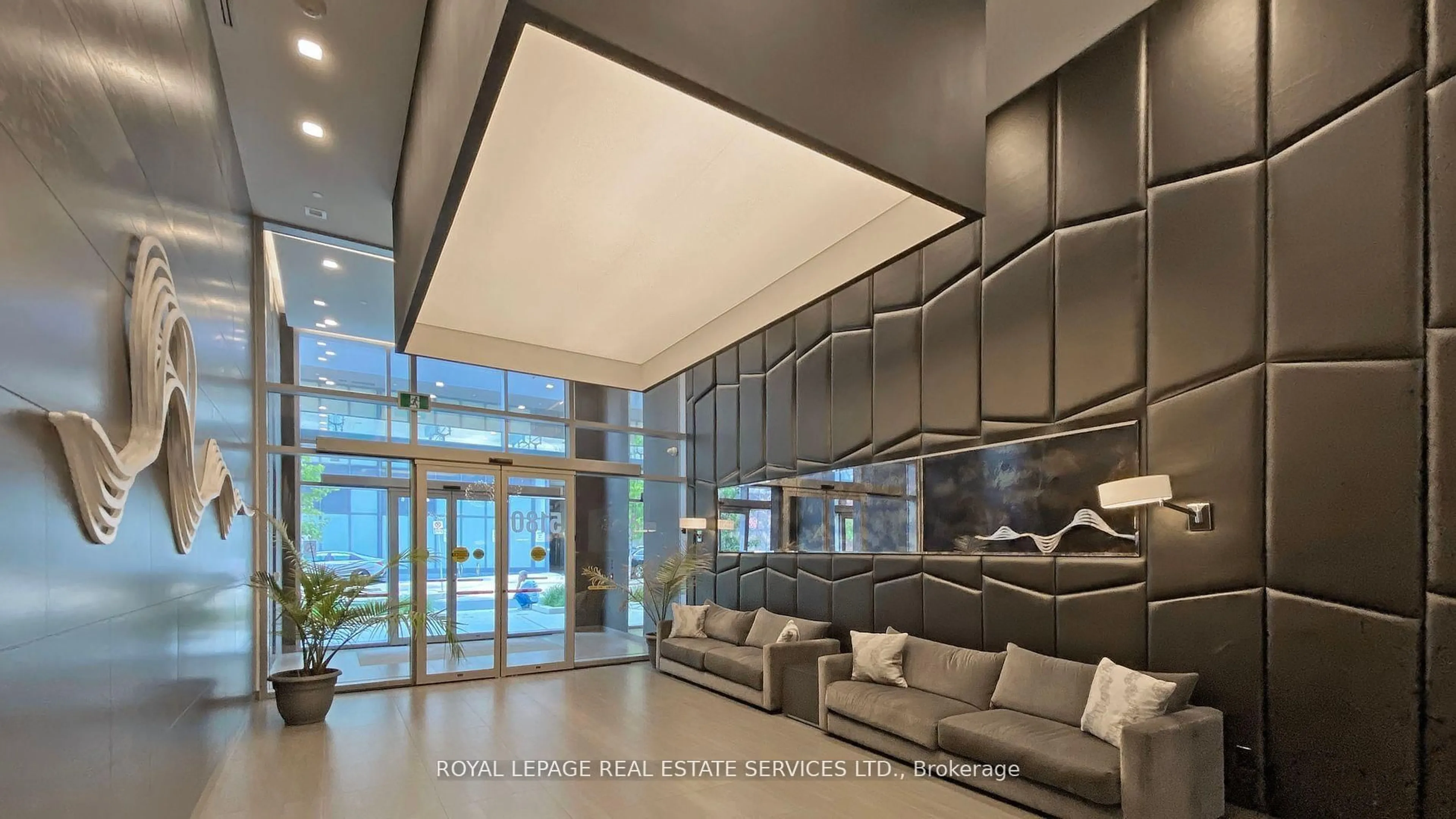 Indoor foyer for 5180 Yonge St #1004, Toronto Ontario M2N 0K6