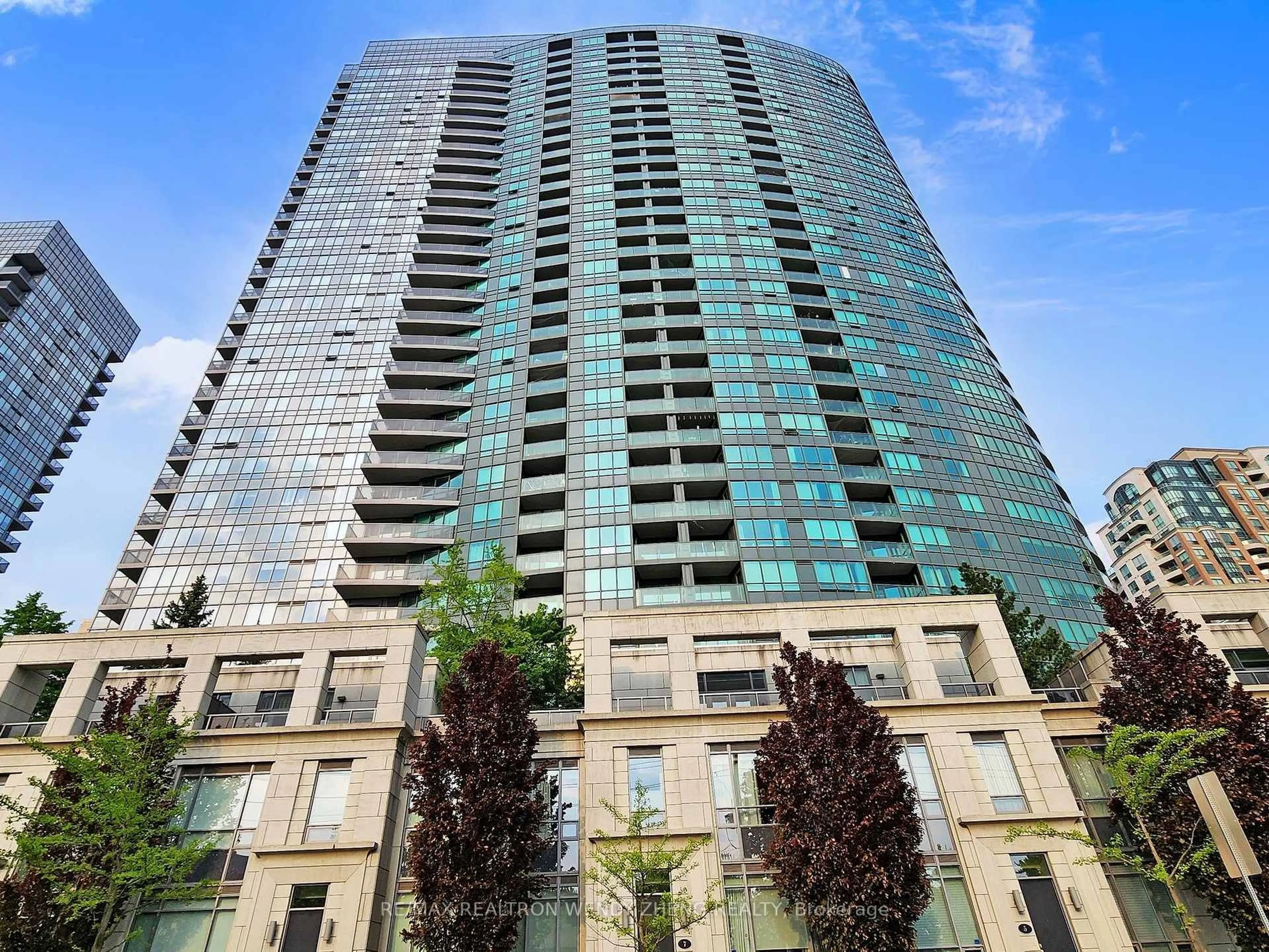 Indoor foyer for 15 Greenview Ave #910, Toronto Ontario M2M 4M7