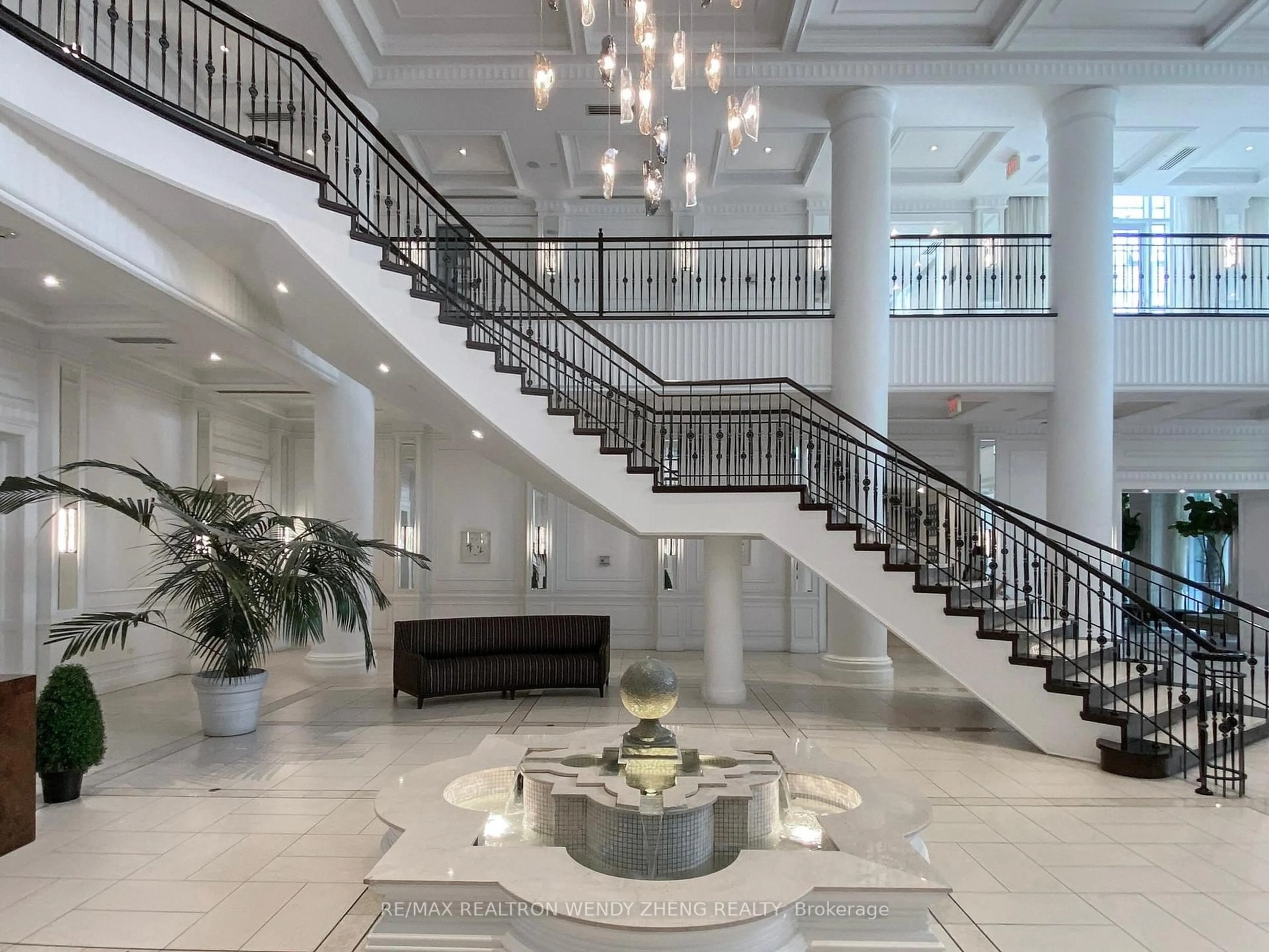 Indoor foyer for 15 Greenview Ave #910, Toronto Ontario M2M 4M7