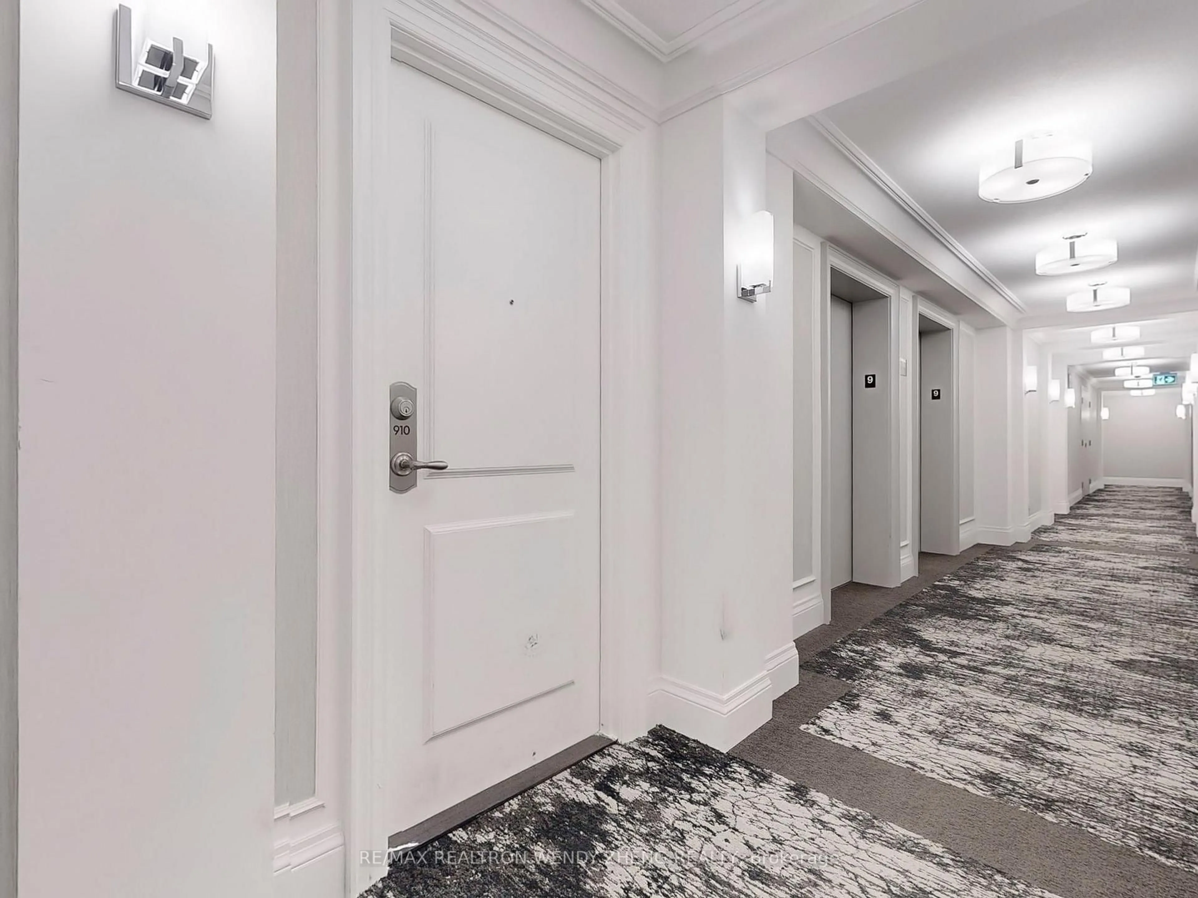 Indoor foyer for 15 Greenview Ave #910, Toronto Ontario M2M 4M7