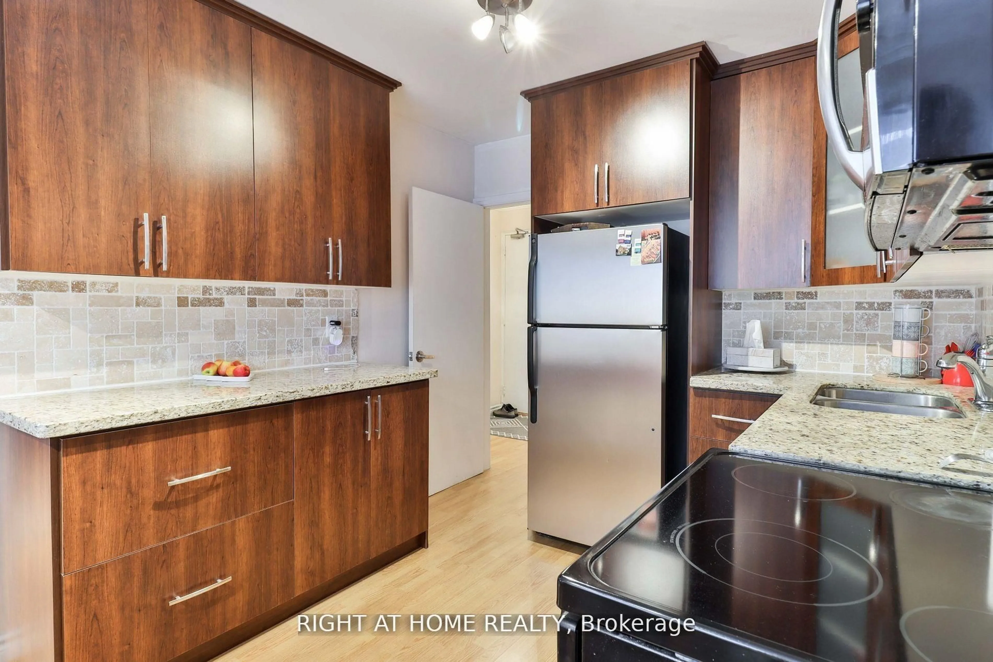 Standard kitchen, unknown for 50 Three Valleys Dr #12, Toronto Ontario M3A 3B5