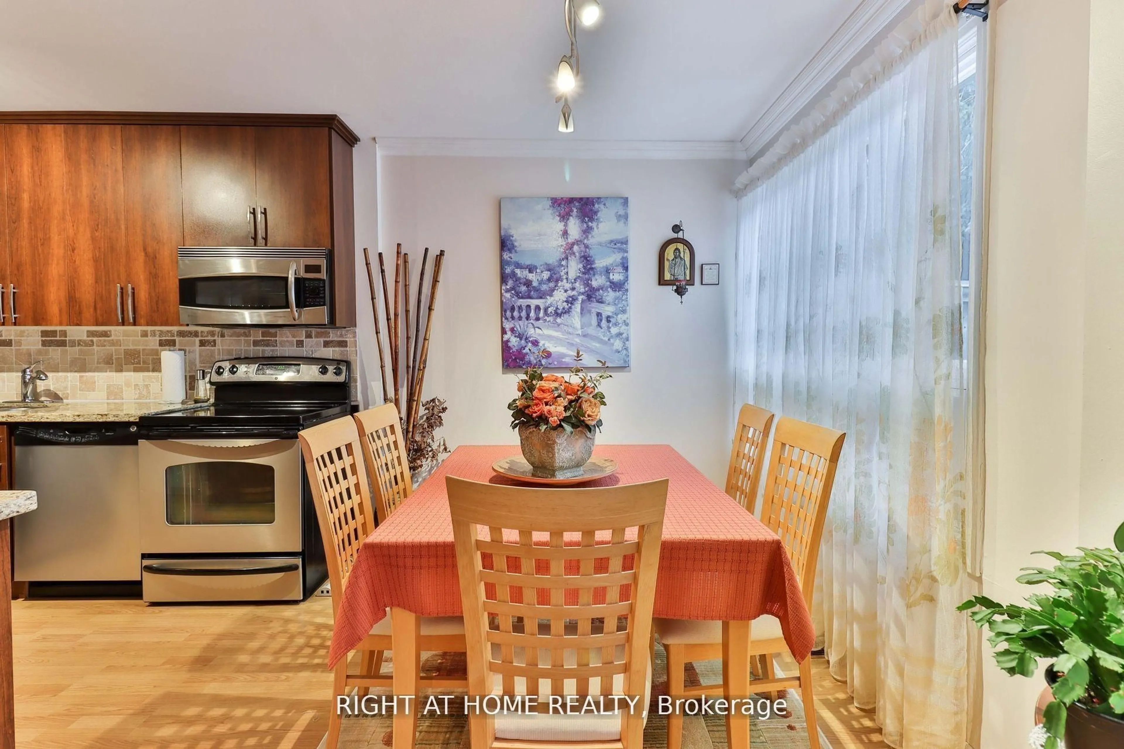 Dining room, unknown for 50 Three Valleys Dr #12, Toronto Ontario M3A 3B5