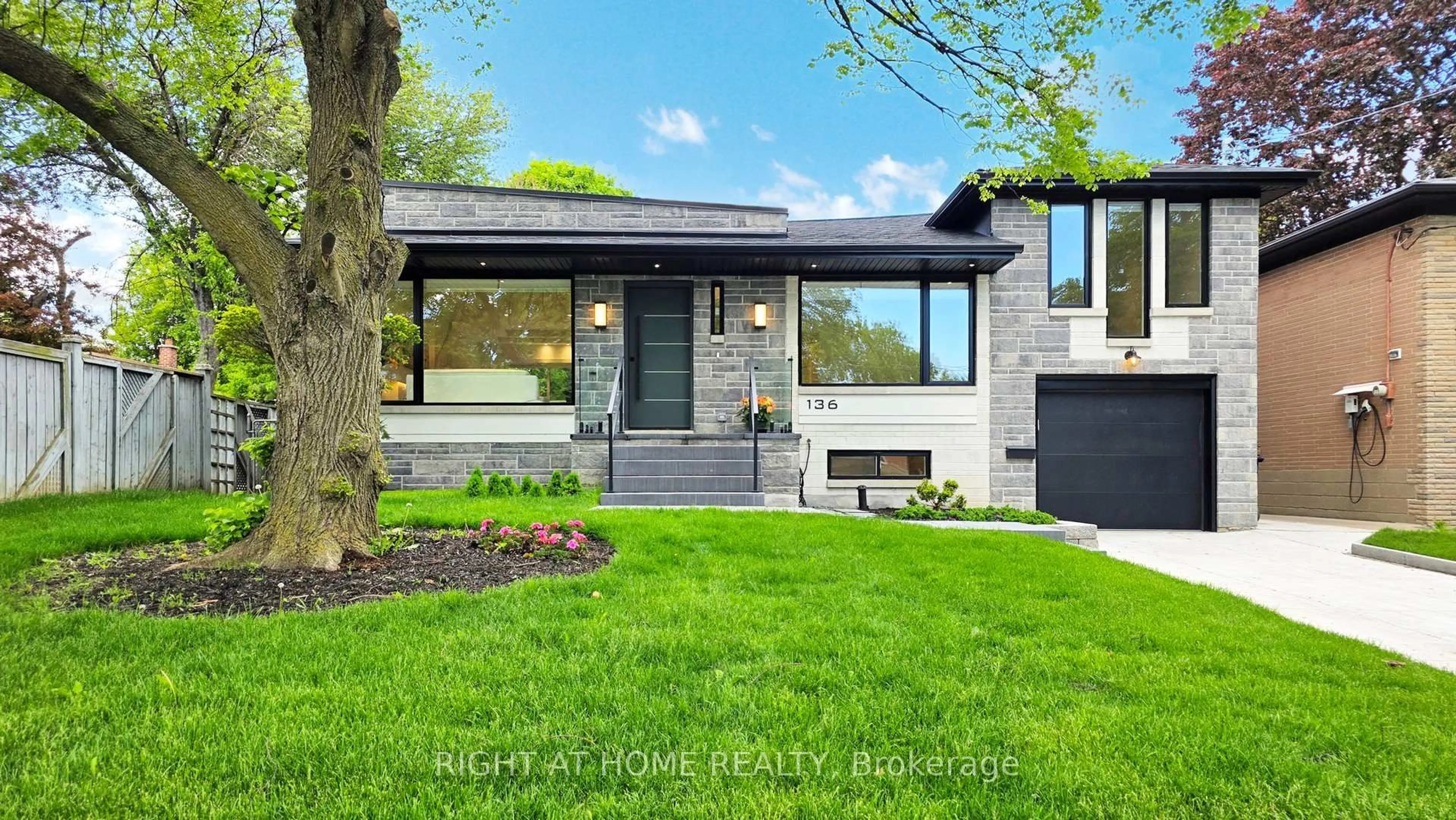 Home with vinyl exterior material, street for 136 Santa Barbara Rd, Toronto Ontario M2N 2C5