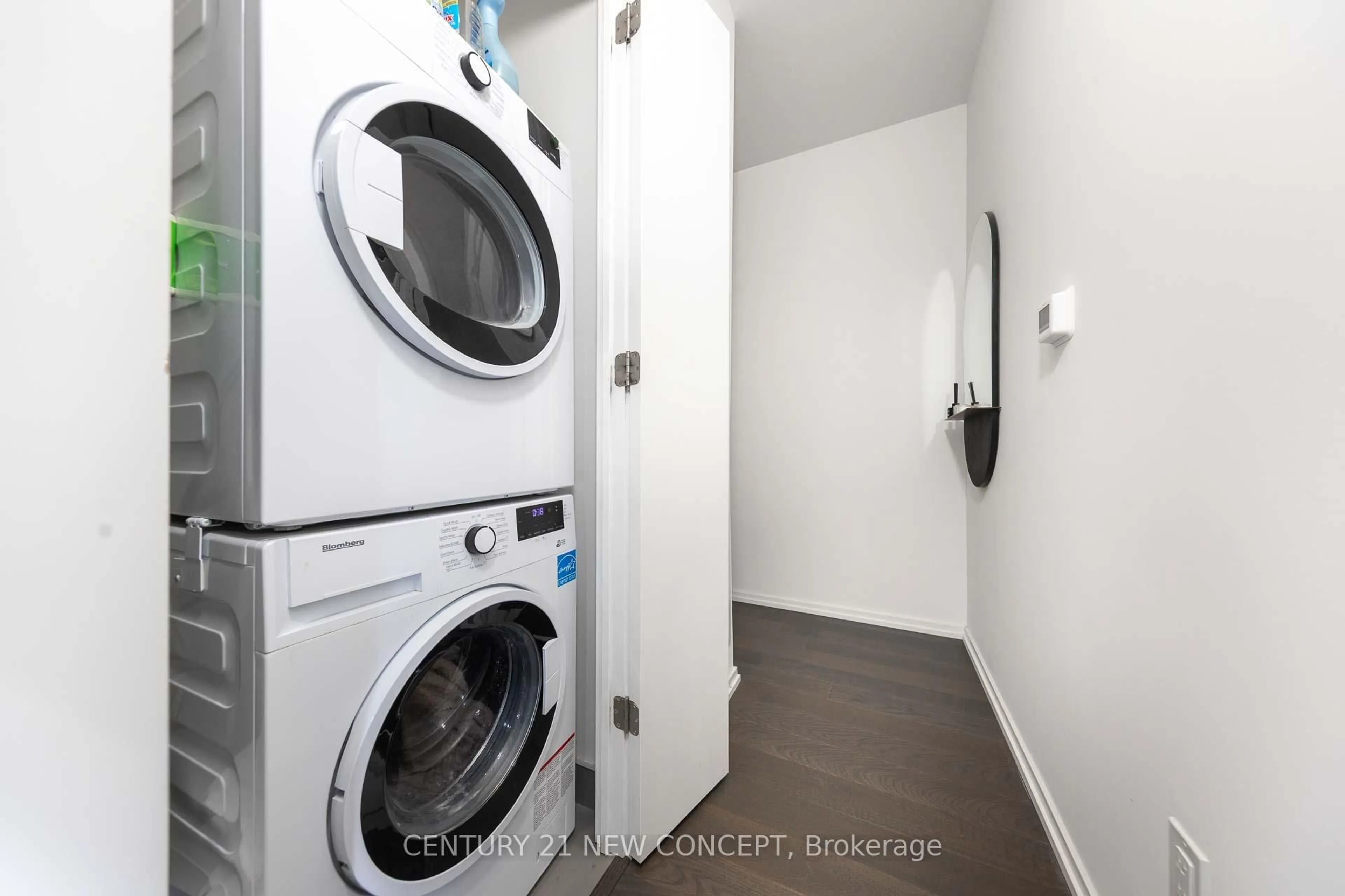 Laundry room for 5 Soudan Ave #1107, Toronto Ontario M4S 0B1