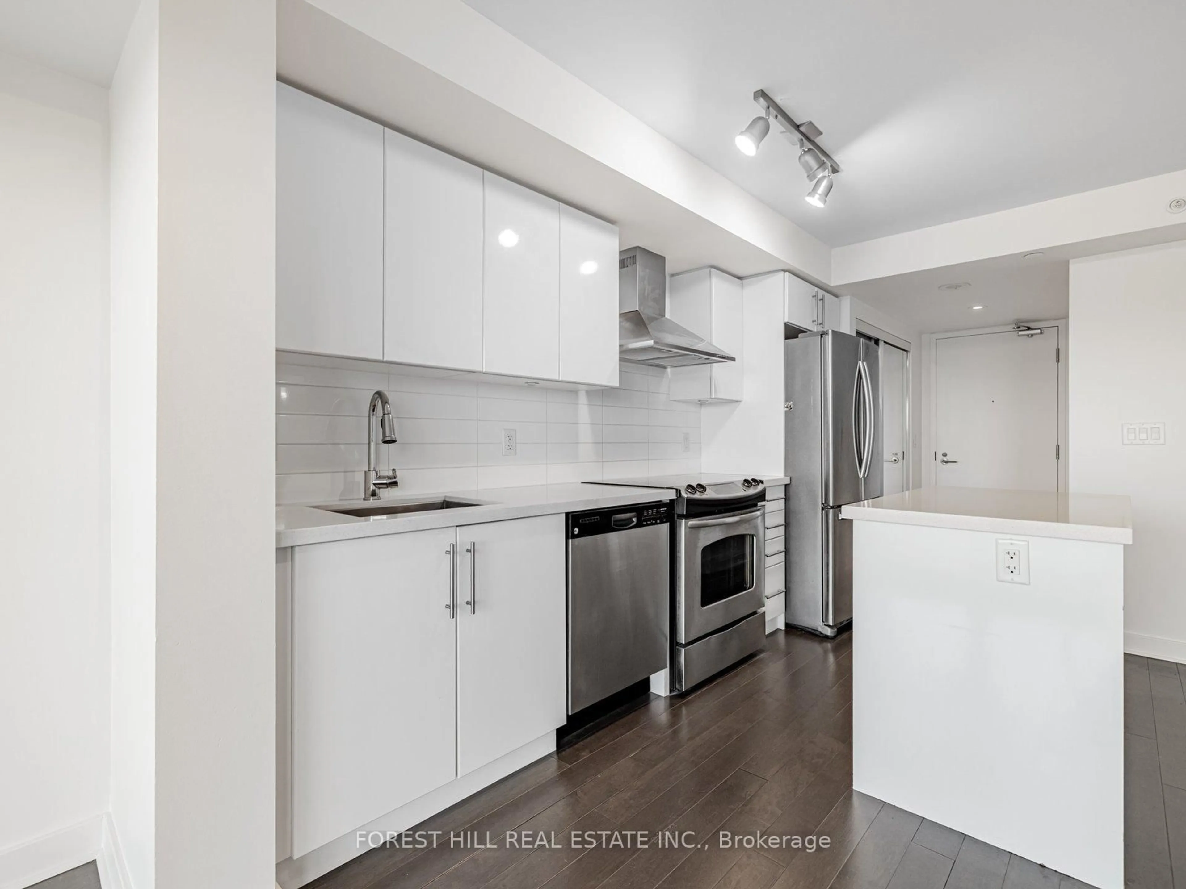 Standard kitchen, unknown for 58 Orchard View Blvd #510, Toronto Ontario M4R 1B9