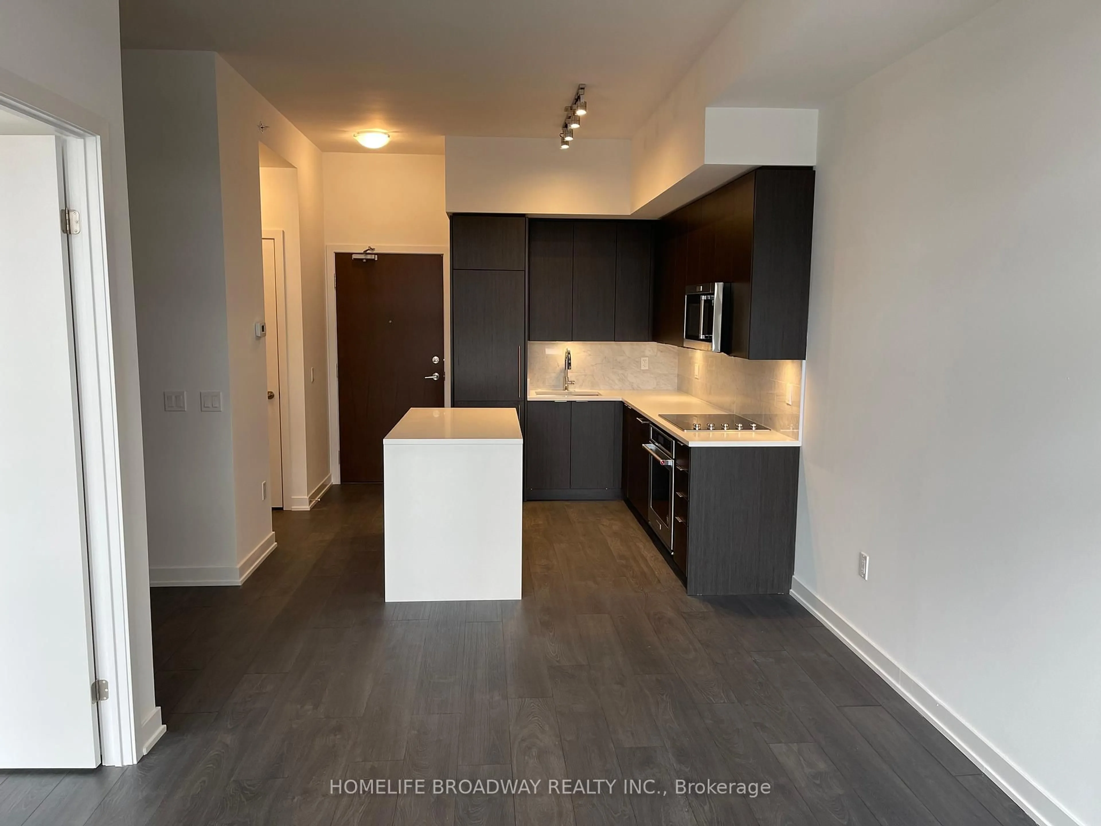 Standard kitchen, unknown for 38 Iannuzzi St #733, Toronto Ontario M5V 0S2