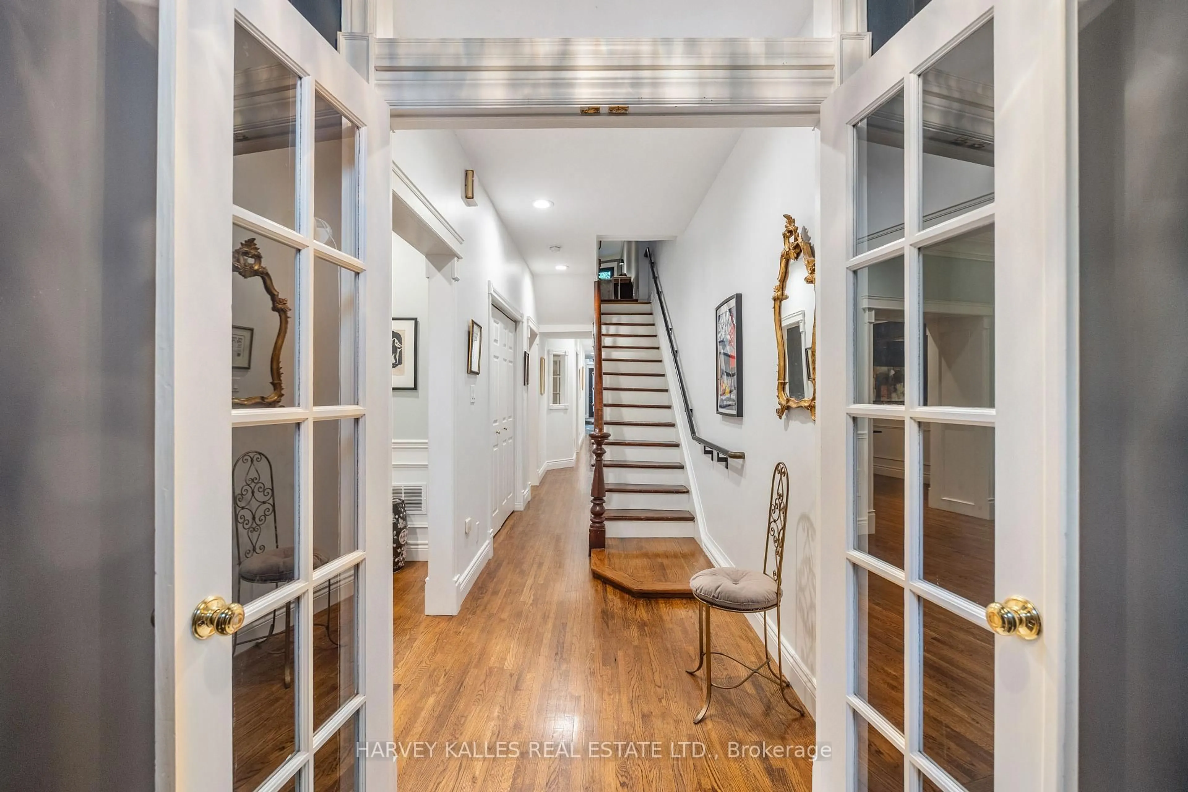 Indoor entryway for 200 Seaton St, Toronto Ontario M5A 2T4