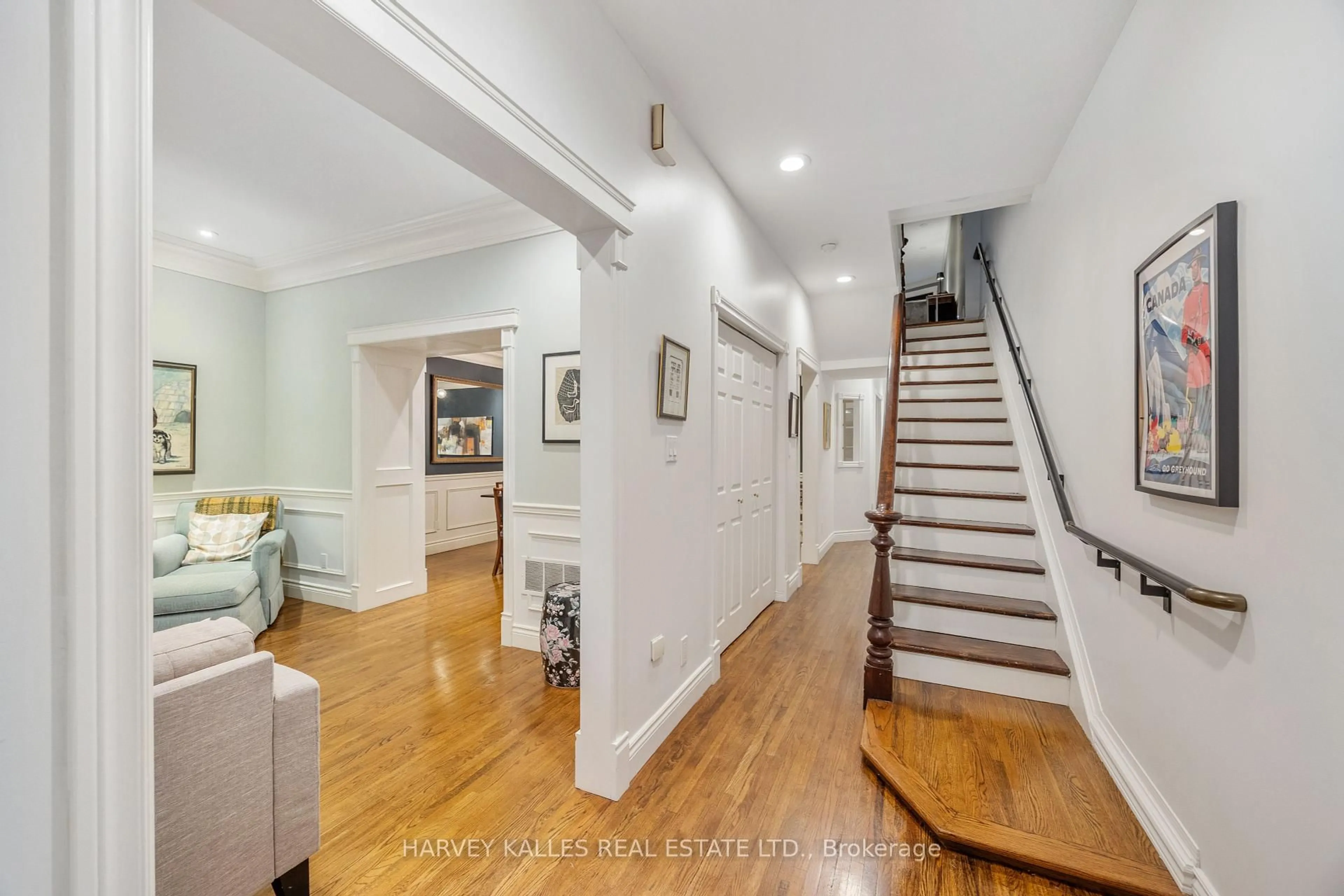 Indoor foyer for 200 Seaton St, Toronto Ontario M5A 2T4