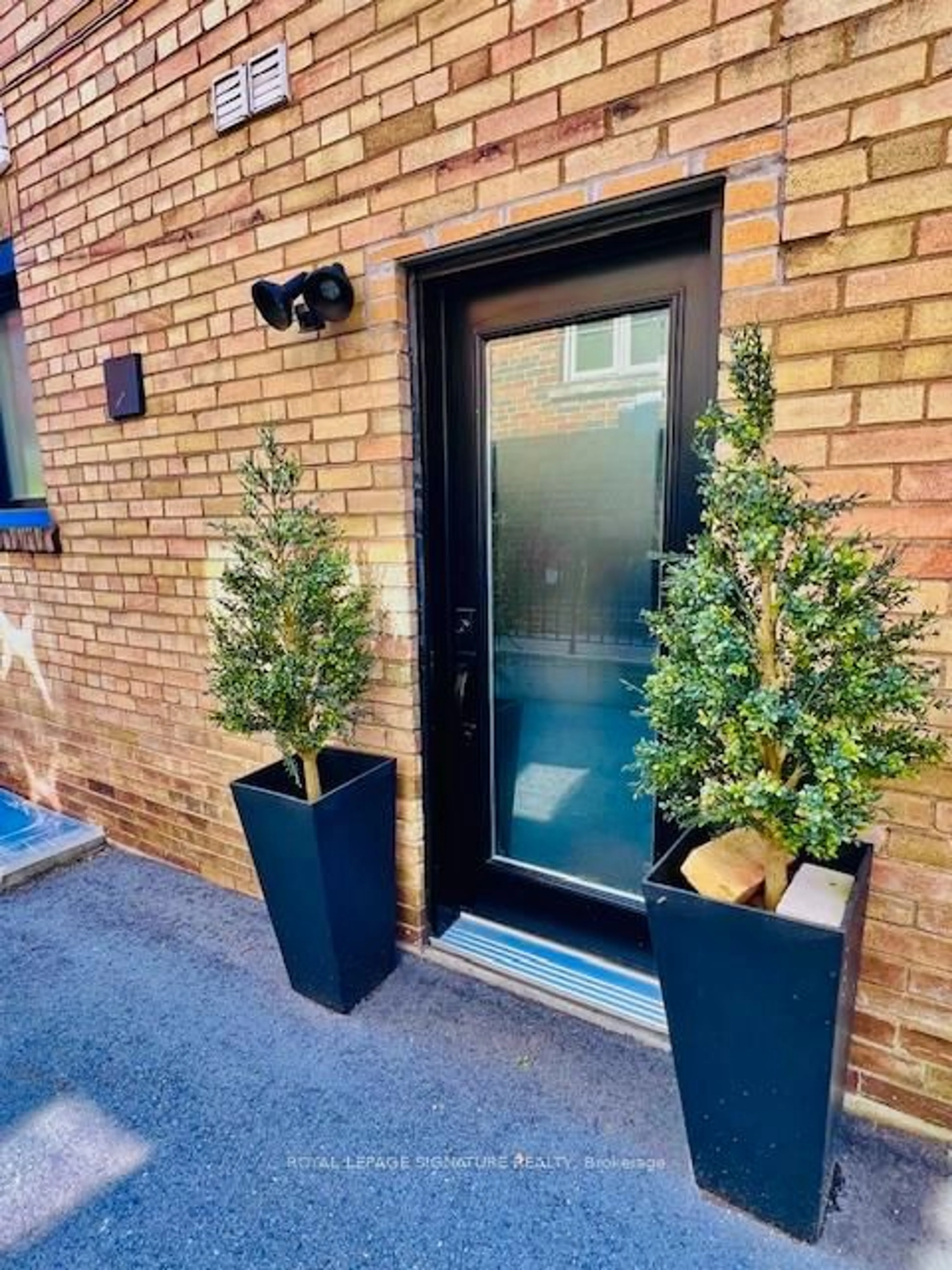Indoor entryway for 24 College View Ave, Toronto Ontario M5P 1J4