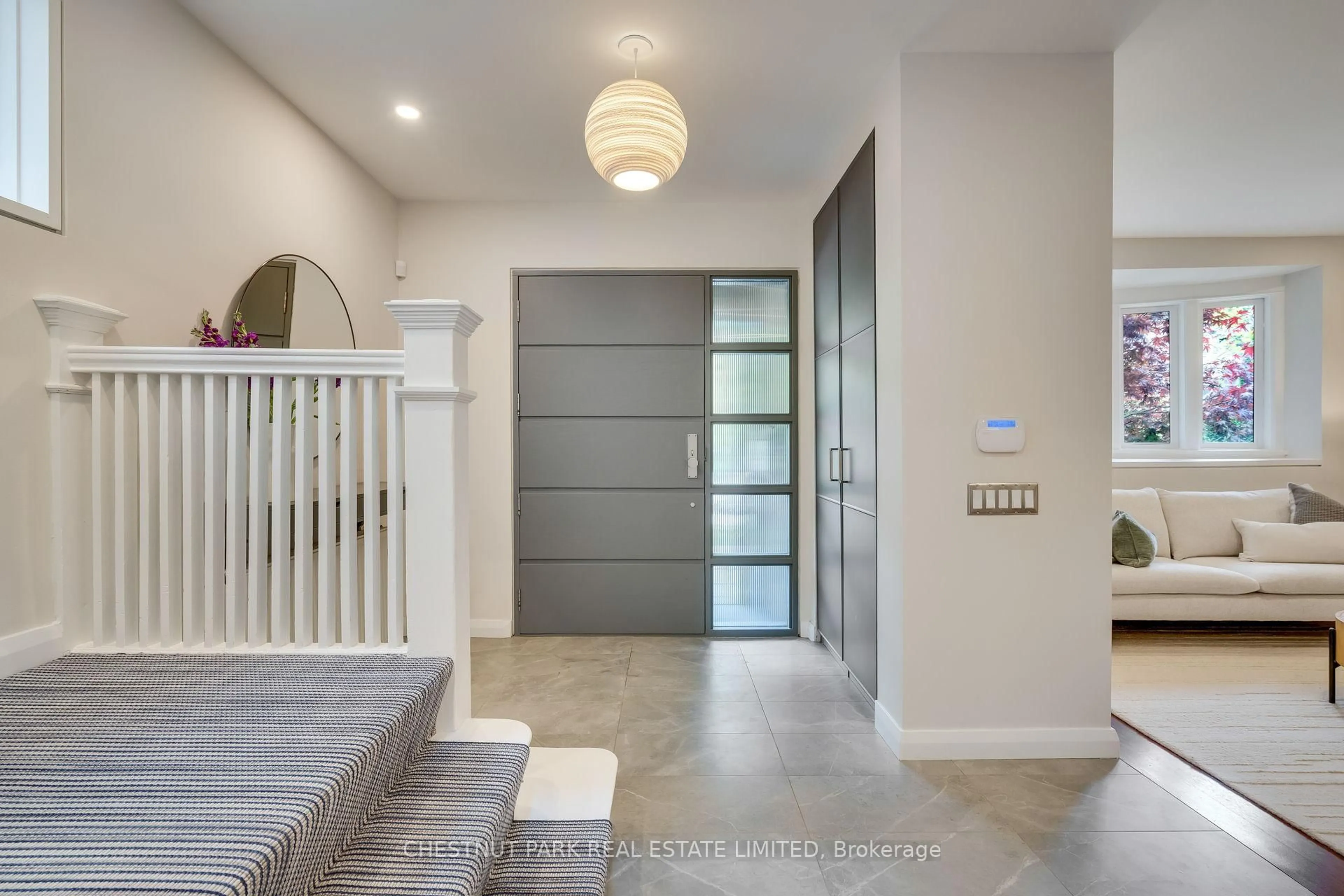 Indoor entryway for 16 Inglewood Dr, Toronto Ontario M4T 1G8