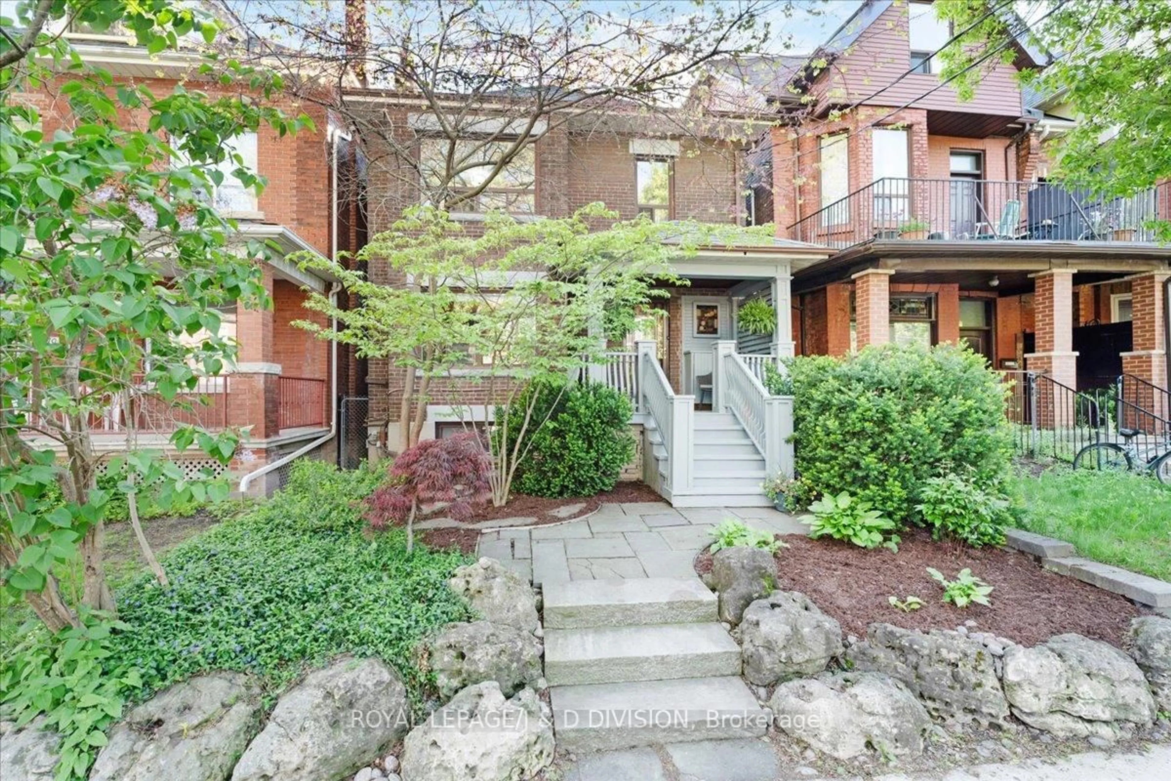 Unknown for 672 Shaw St, Toronto Ontario M6G 3L7