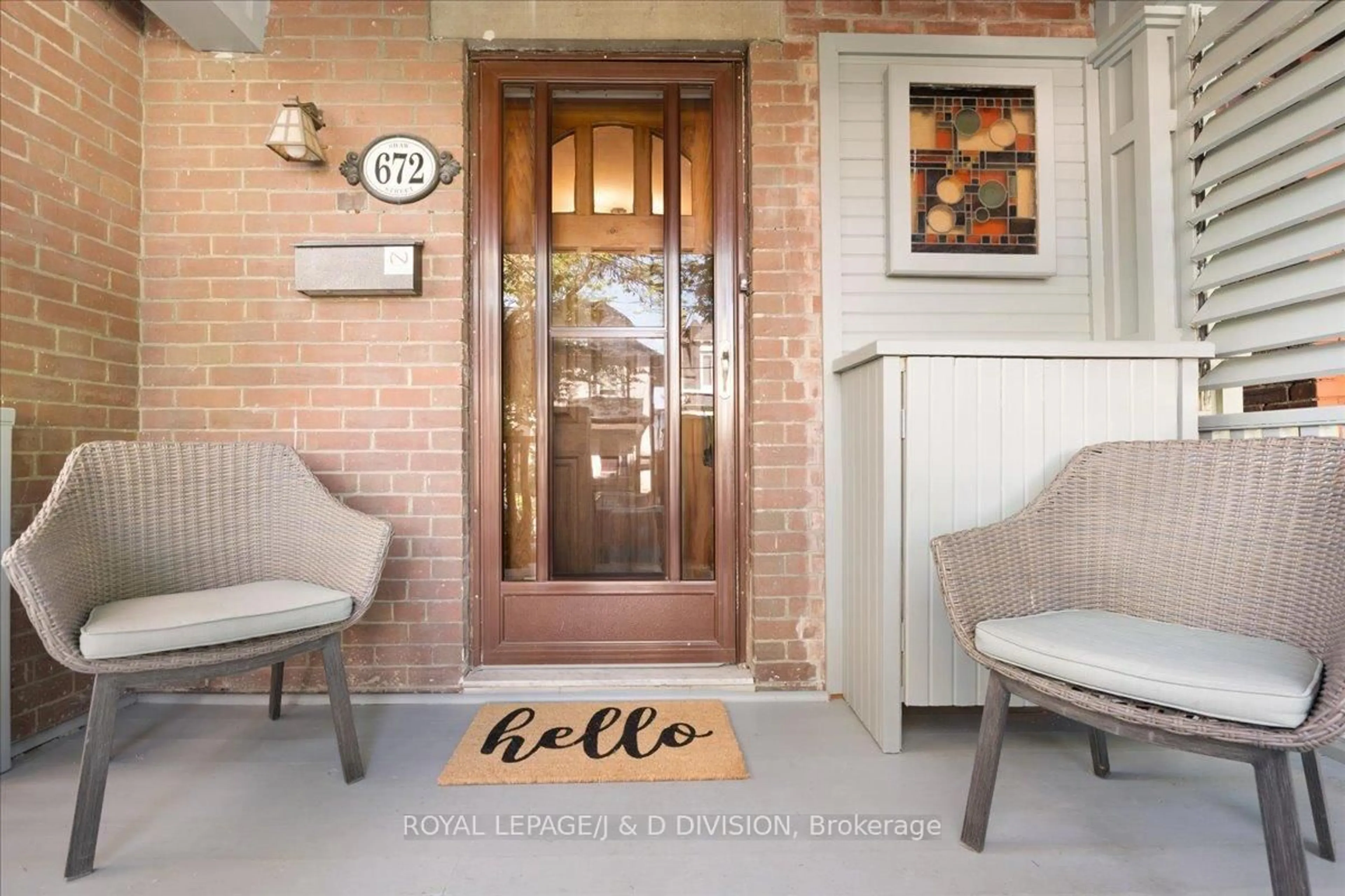 Indoor entryway for 672 Shaw St, Toronto Ontario M6G 3L7