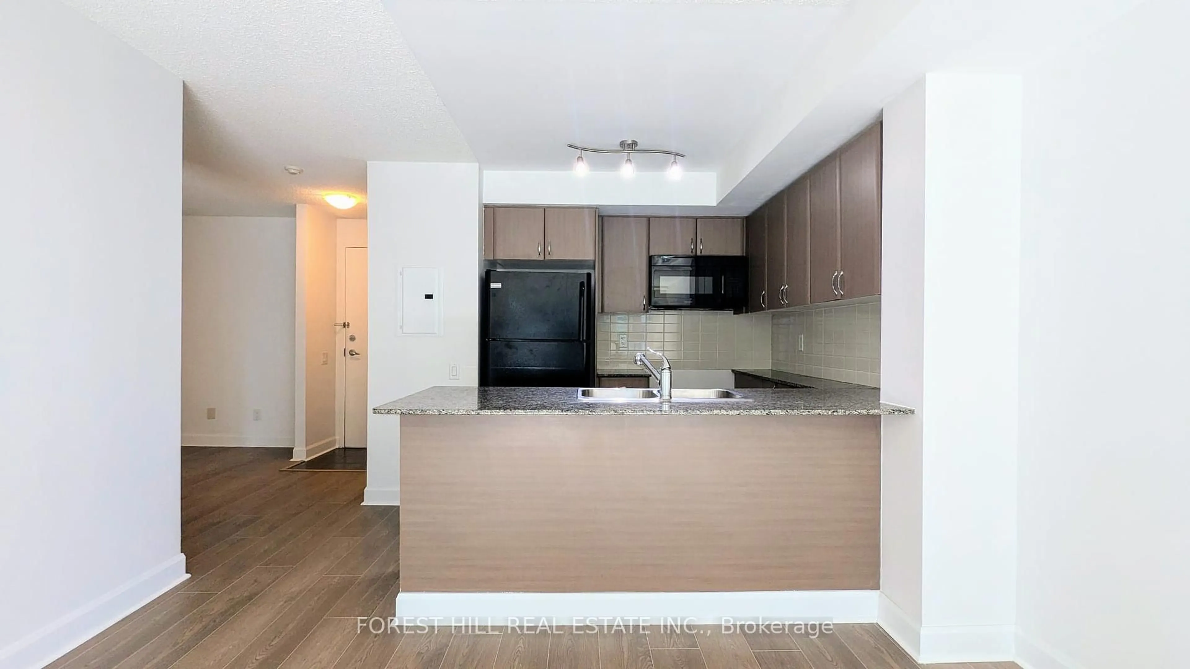 Standard kitchen, unknown for 525 Wilson Ave #606, Toronto Ontario M3H 0A7