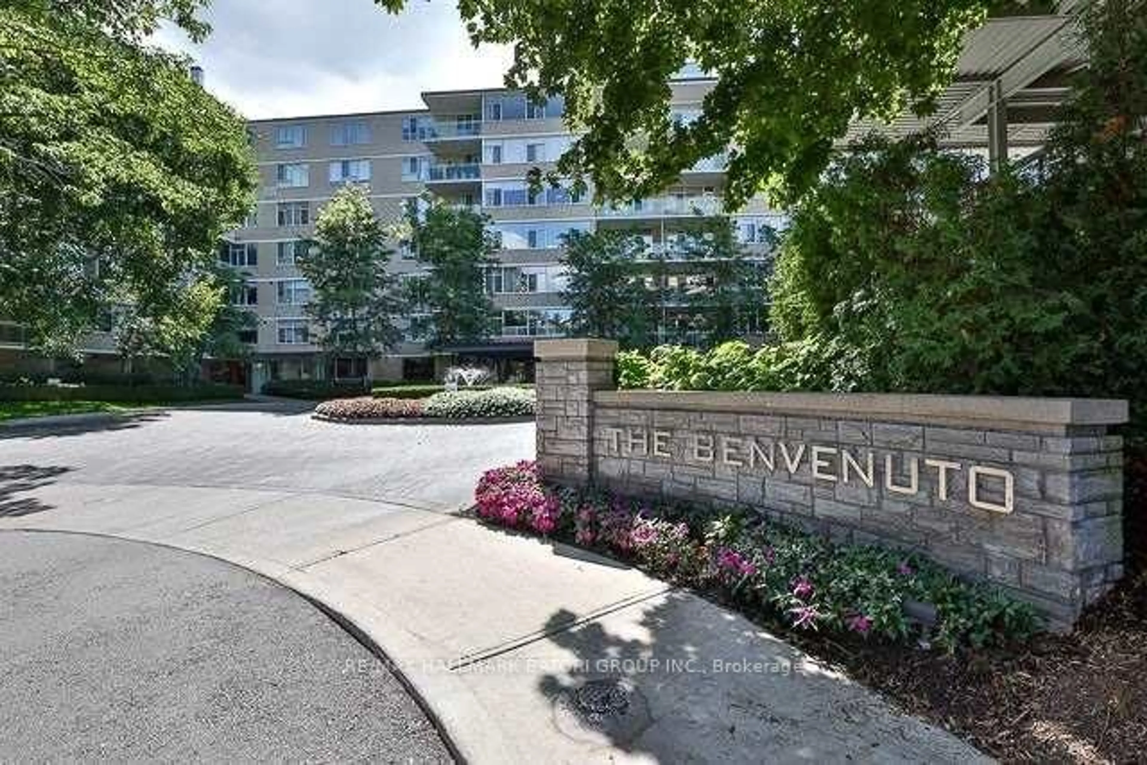 Indoor foyer for 1 Benvenuto Pl #105, Toronto Ontario M4V 2L1