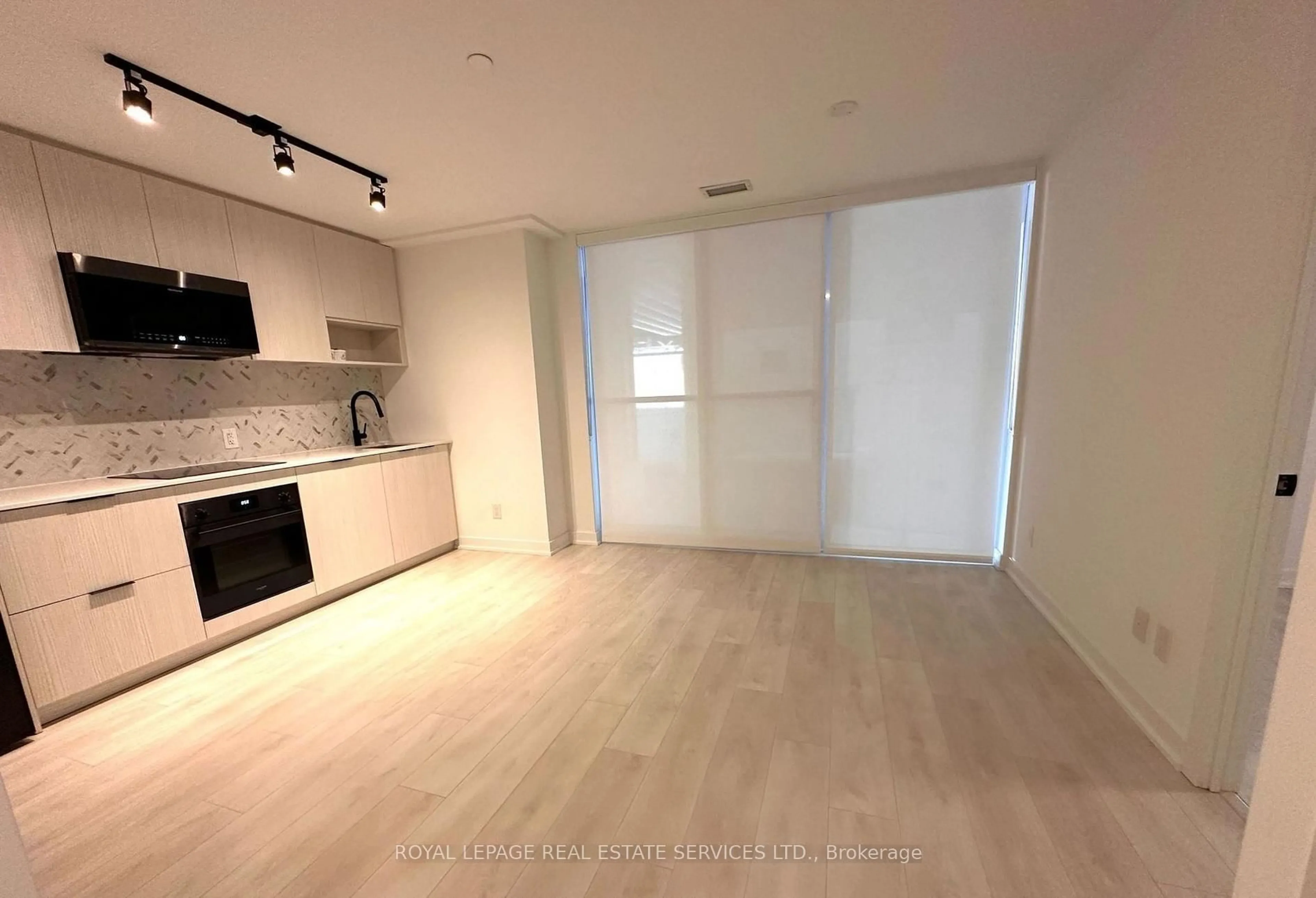 Unknown for 5 Defries St #208, Toronto Ontario M5A 0W7