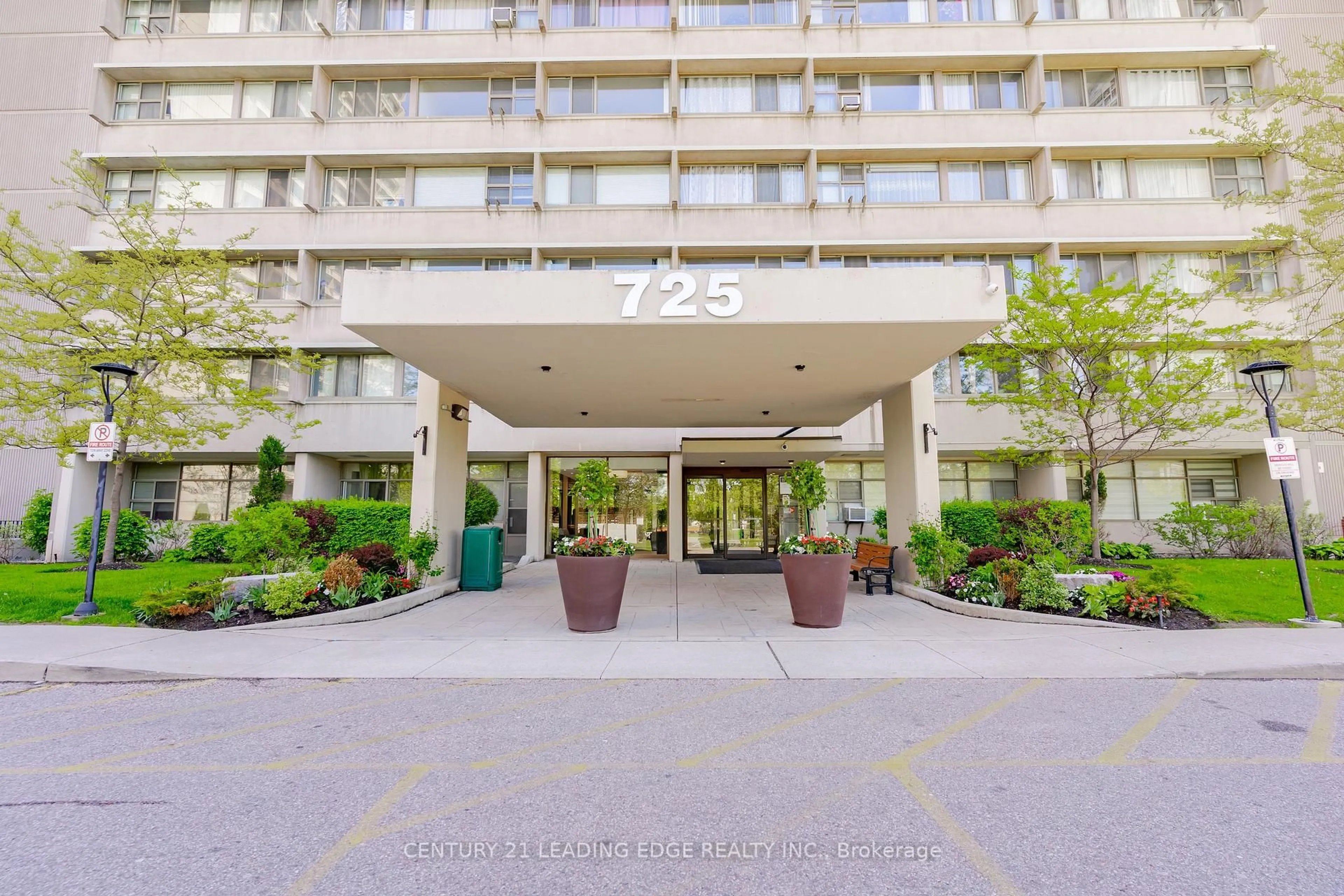 Indoor foyer for 725 Don Mills Rd #1206, Toronto Ontario M3C 1S6