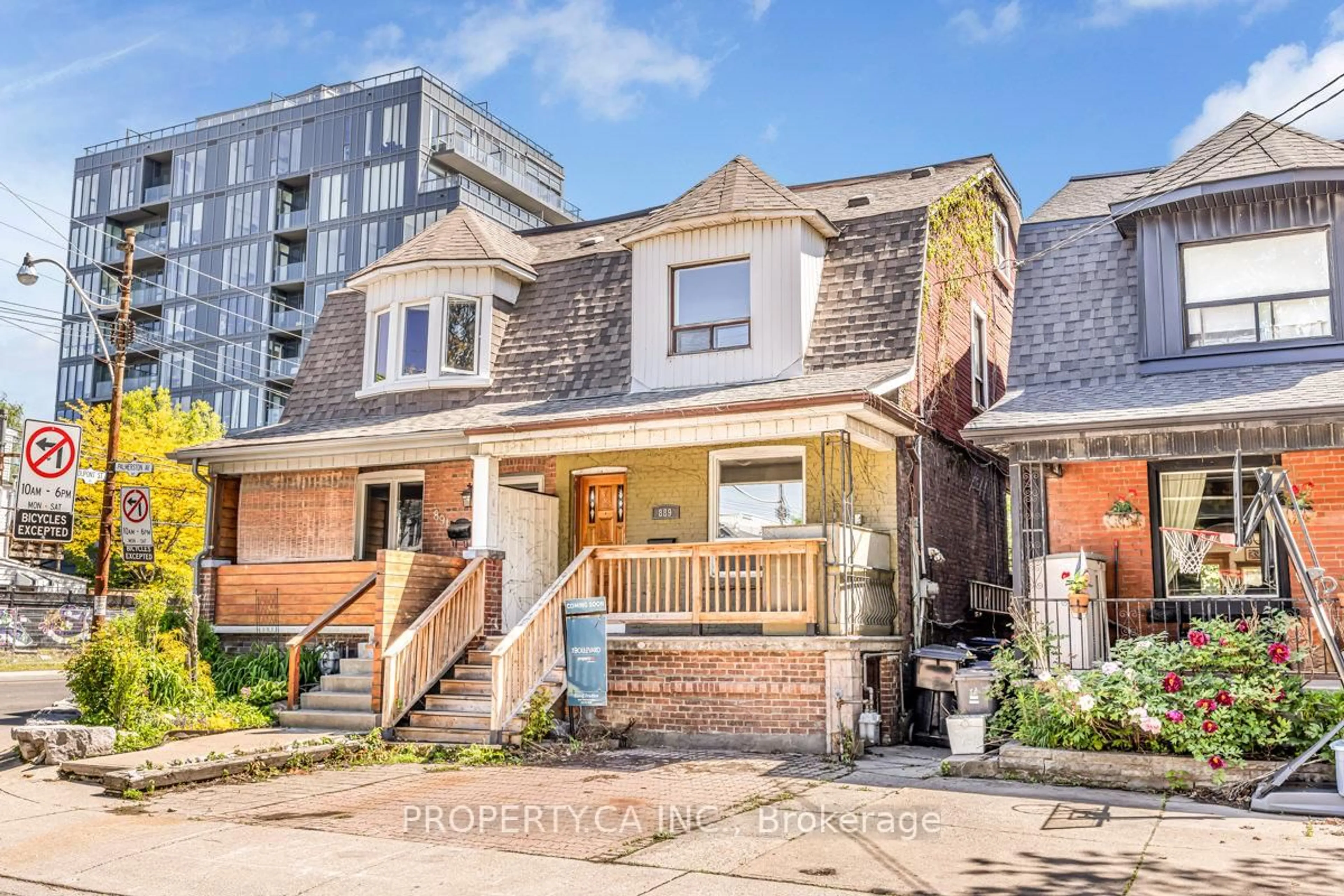 Home with brick exterior material, street for 889 Palmerston Ave, Toronto Ontario M6G 2S3