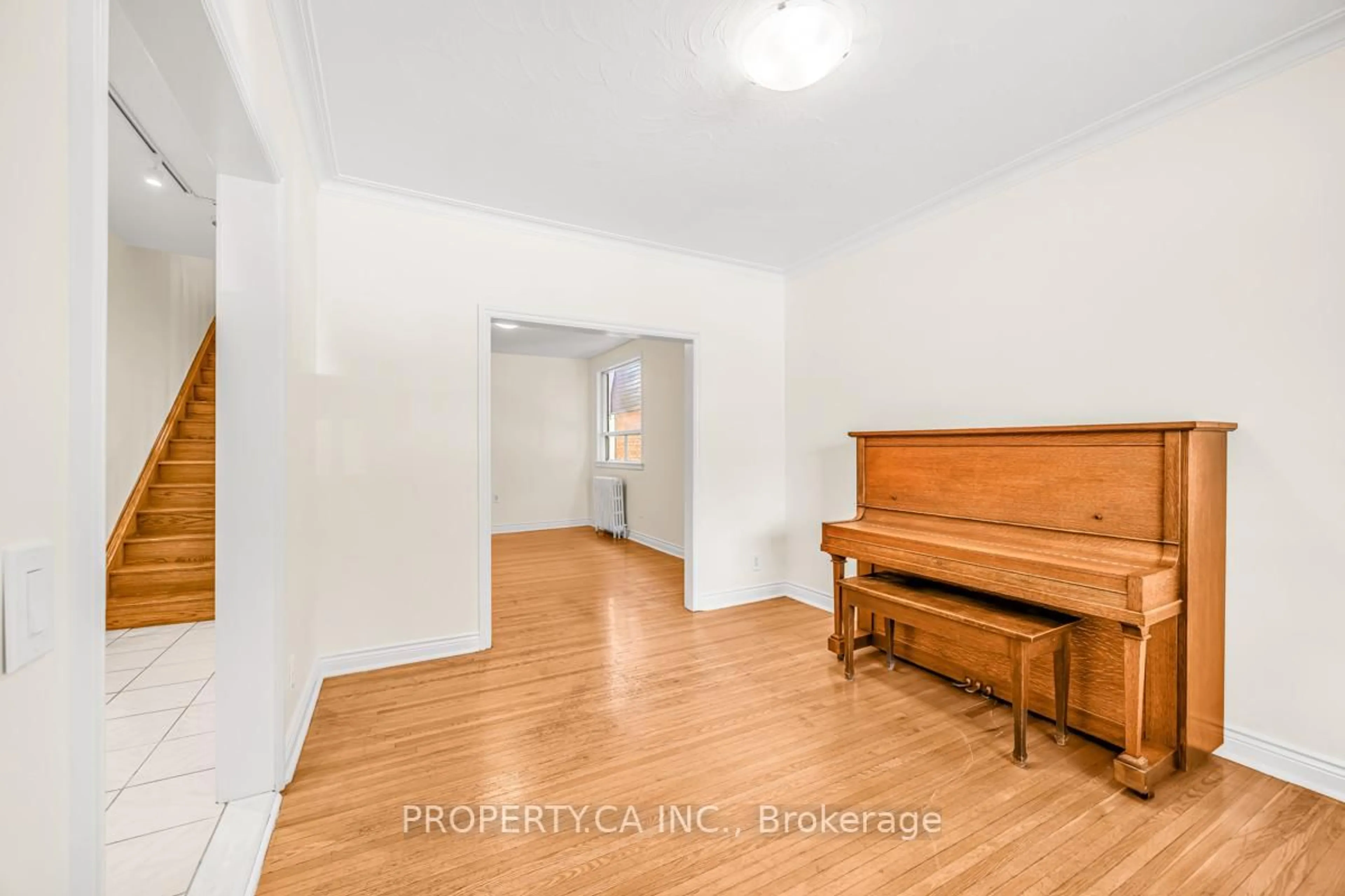 A pic of a room for 889 Palmerston Ave, Toronto Ontario M6G 2S3