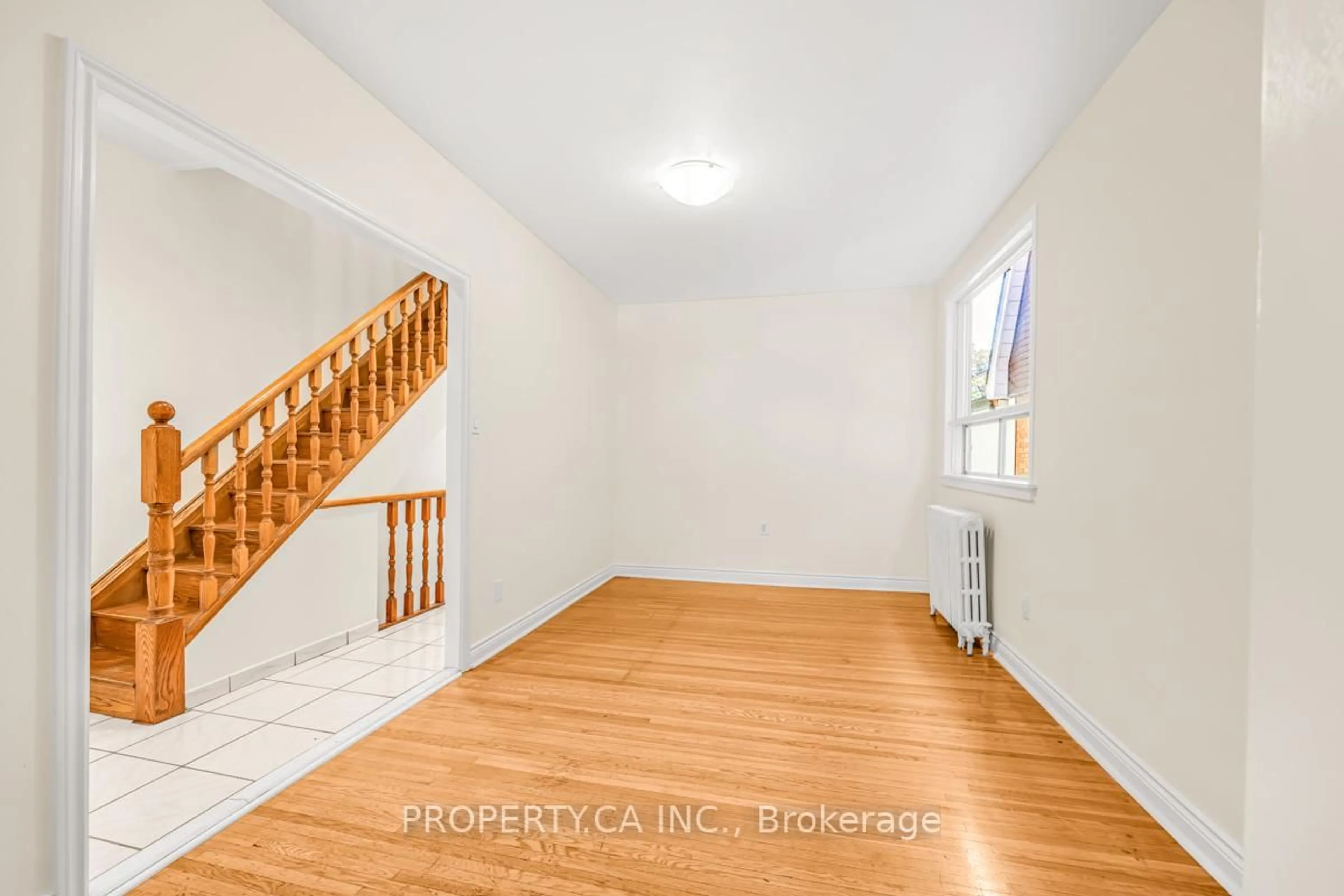 Indoor entryway for 889 Palmerston Ave, Toronto Ontario M6G 2S3