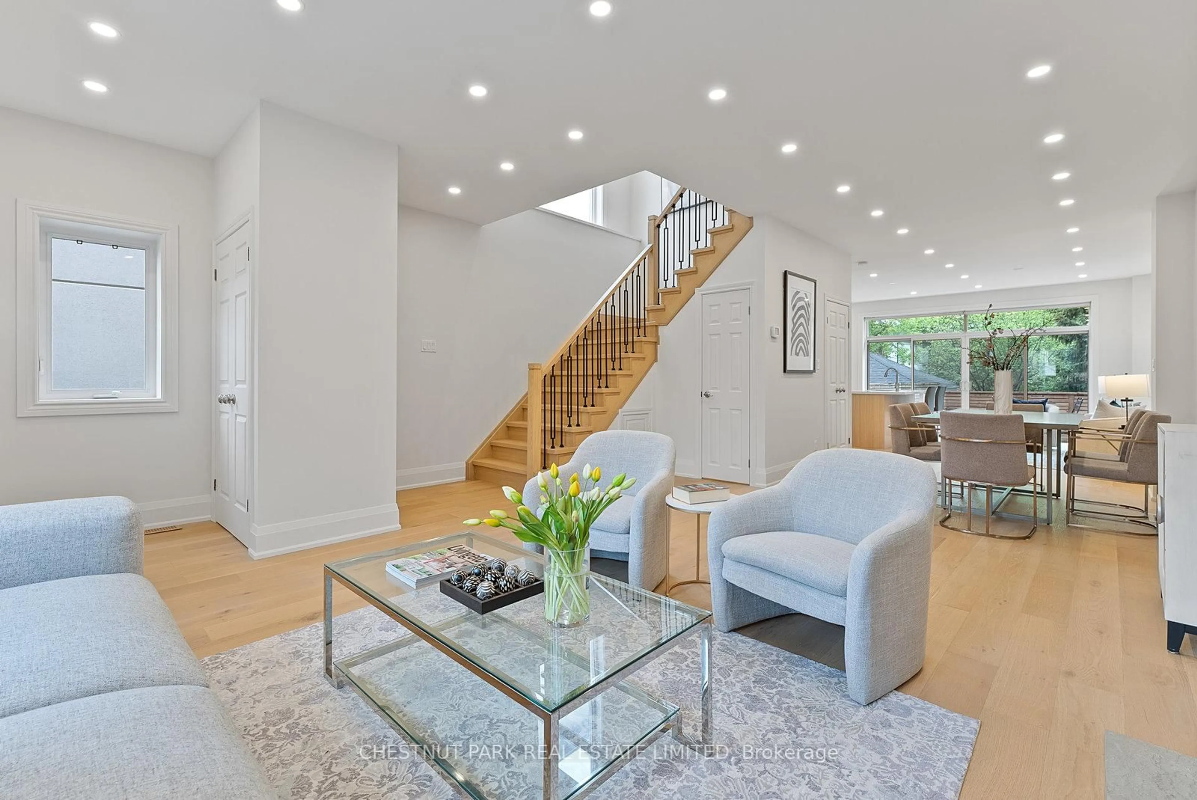 Unknown for 207 Glengarry Ave, Toronto Ontario M5M 1E3