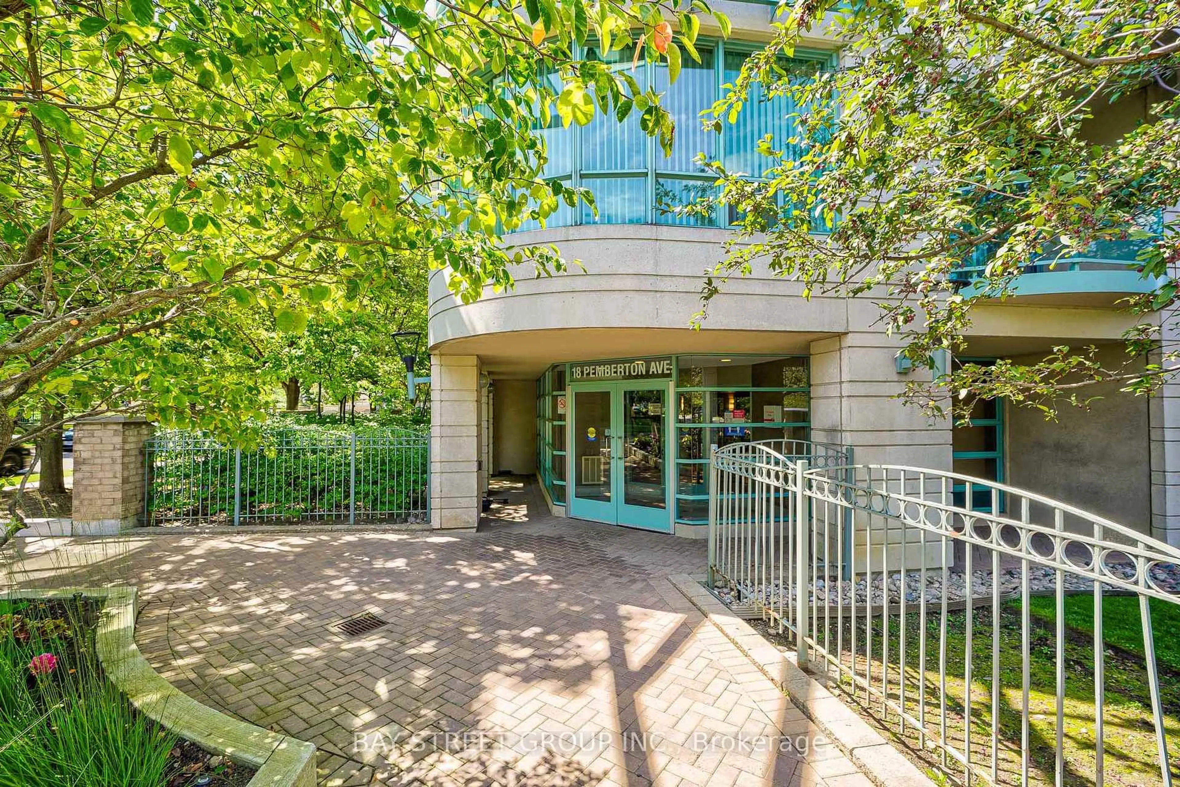 Indoor foyer for 18 Pemberton Ave #106, Toronto Ontario M2M 4K9