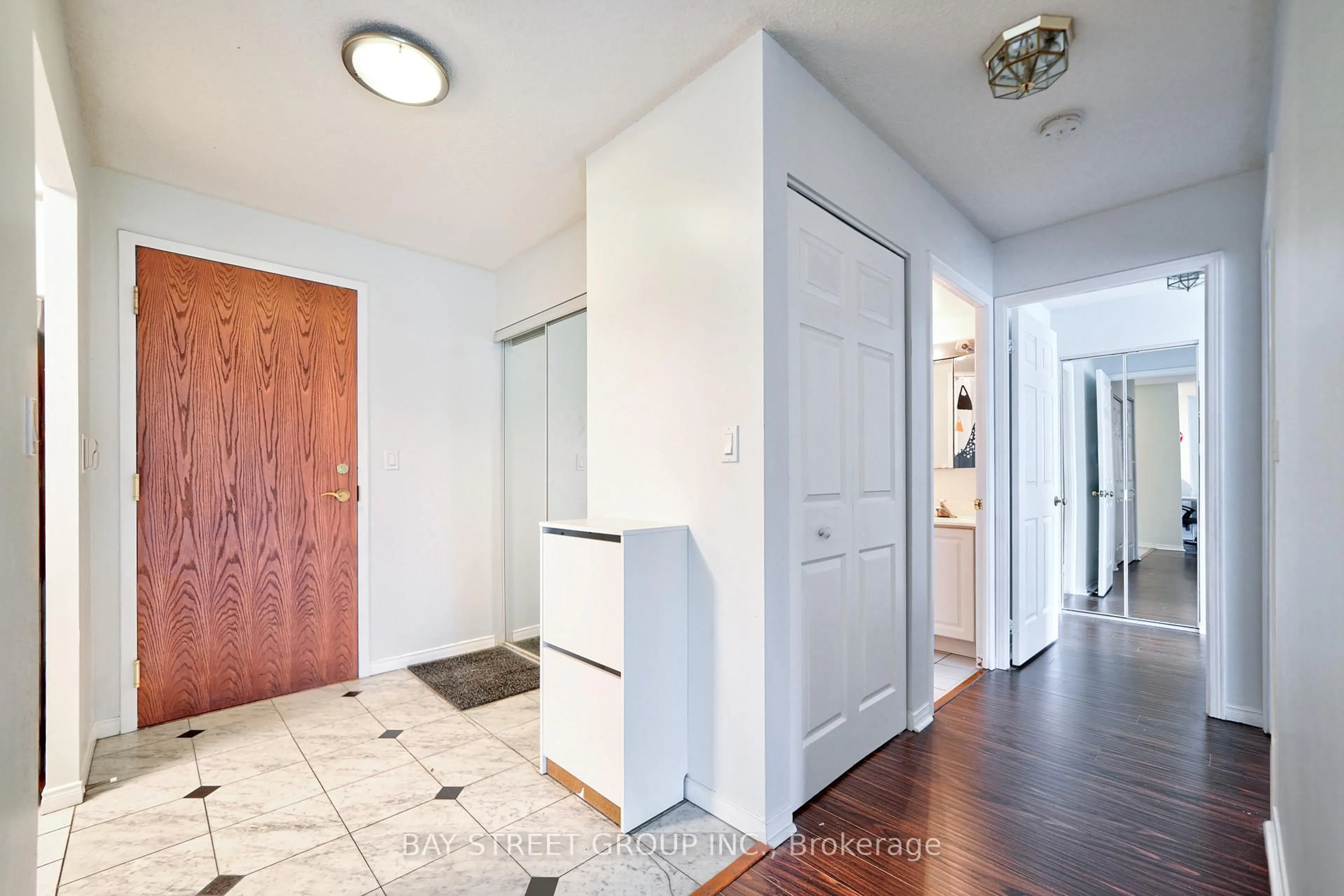 Indoor entryway for 18 Pemberton Ave #106, Toronto Ontario M2M 4K9