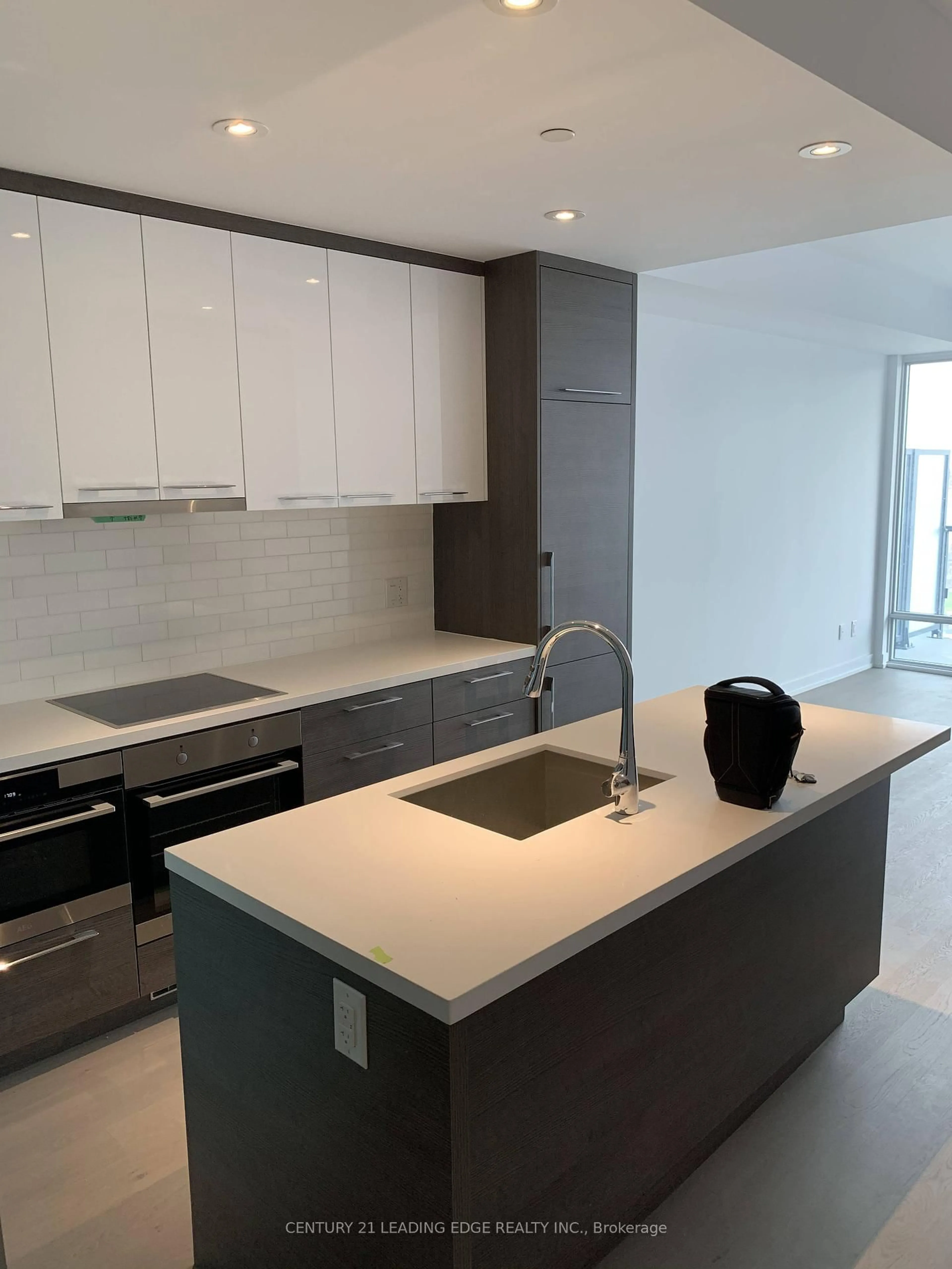 Unknown for 488 University Ave #3301, Toronto Ontario M5G 0C1