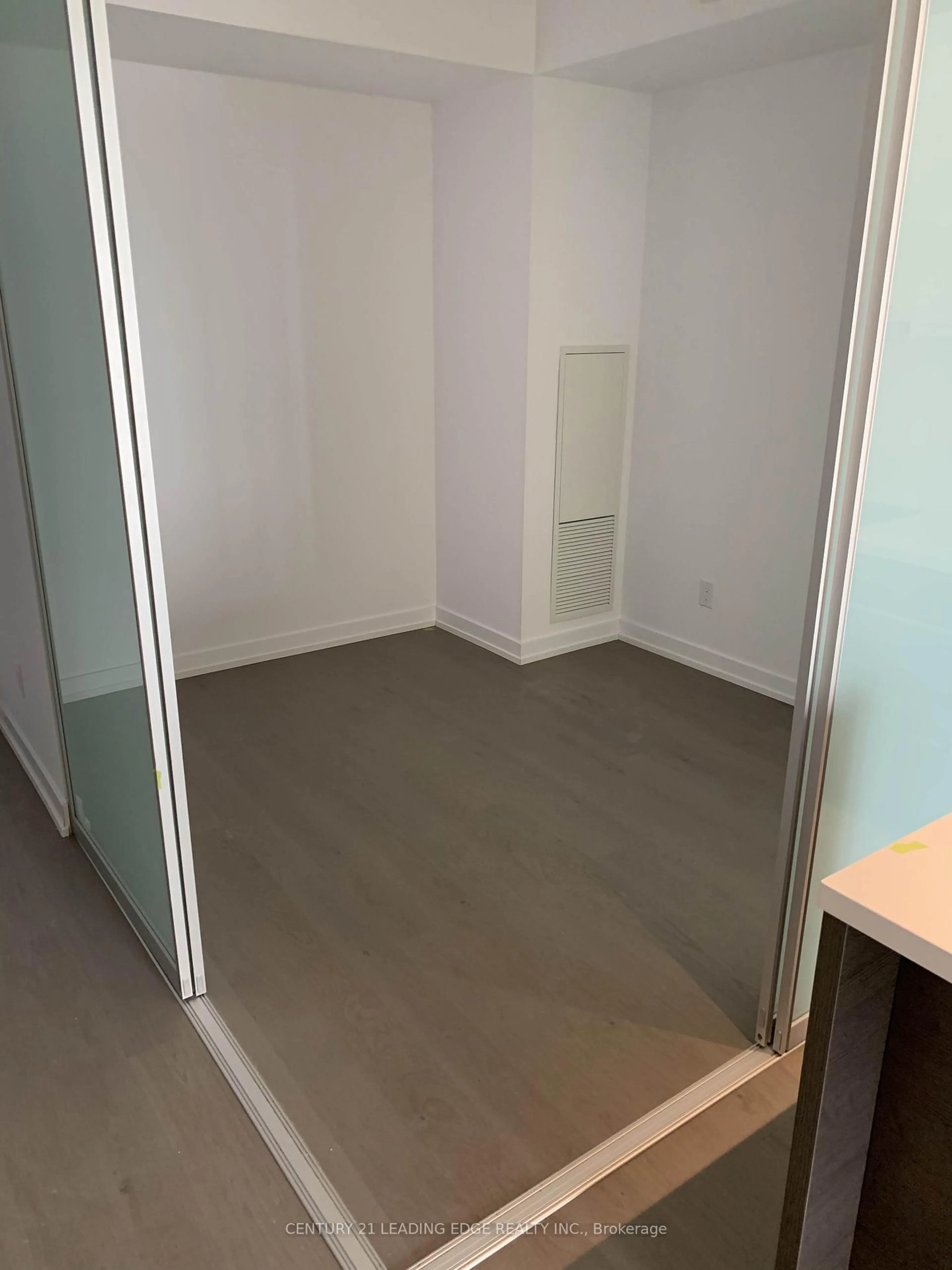 A pic of a room for 488 University Ave #3301, Toronto Ontario M5G 0C1