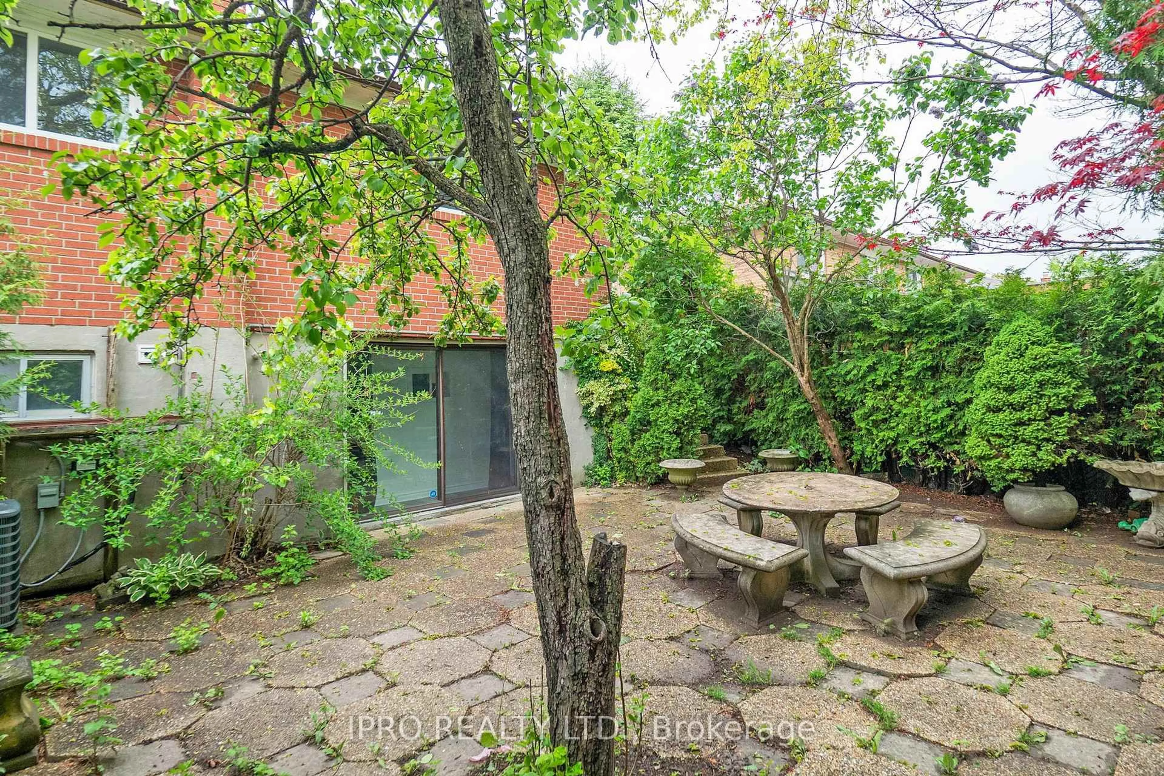 Patio, street for 29 Clipper Rd, Toronto Ontario M2J 4C8
