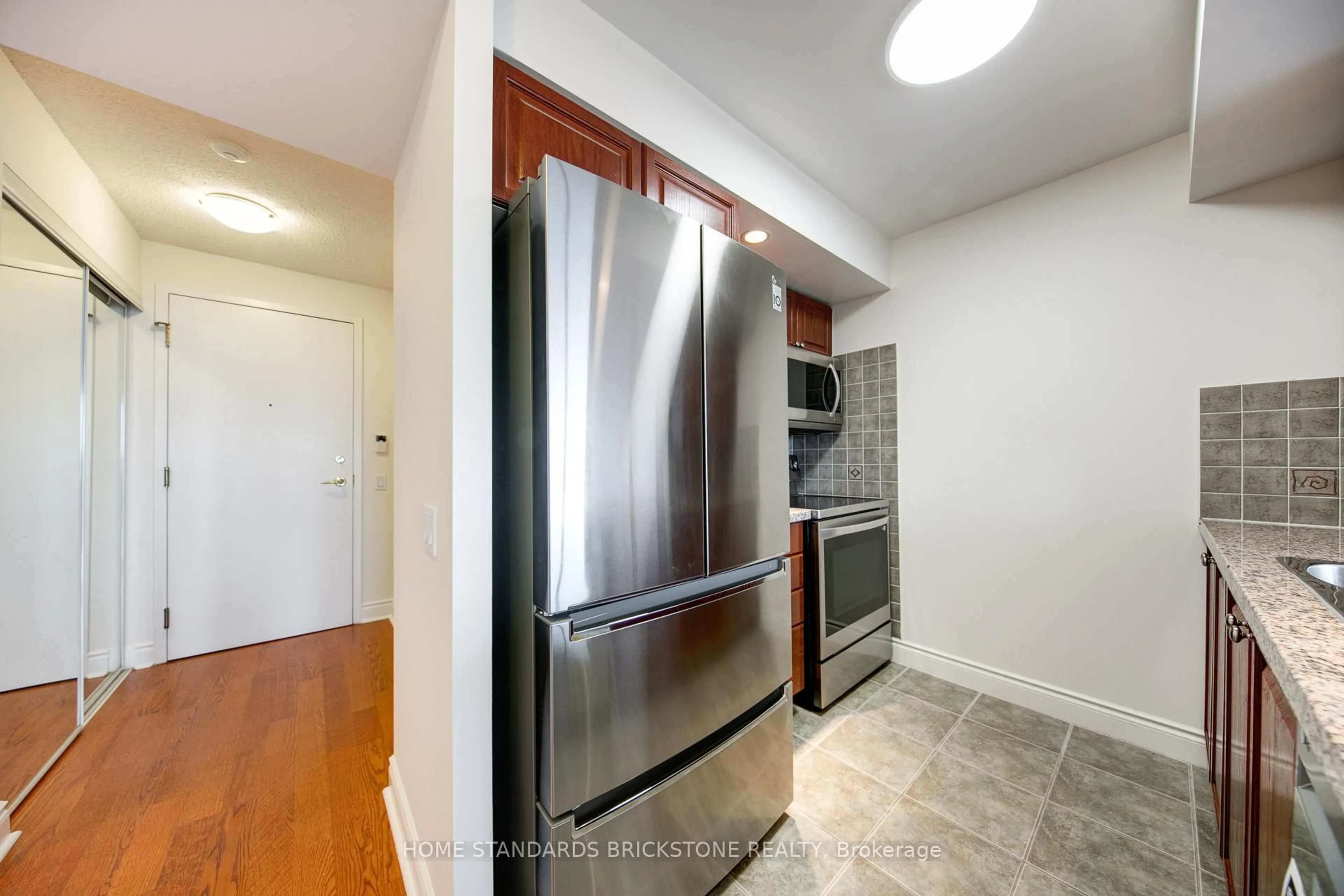 Standard kitchen, unknown for 10 Northtown Way #713, Toronto Ontario M2N 7L4