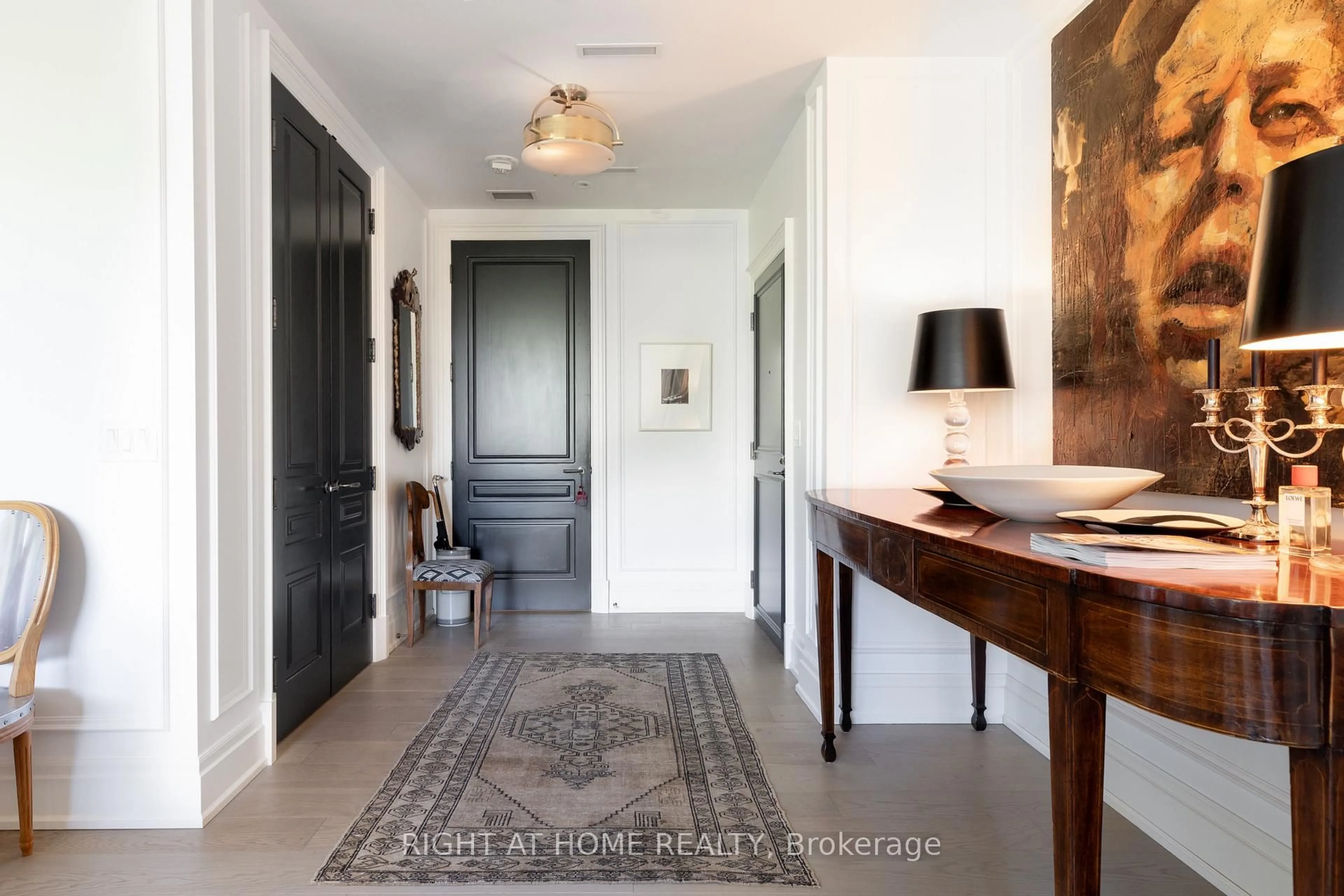 Indoor entryway for 1 Forest Hill Rd #601, Toronto Ontario M4V 1R1