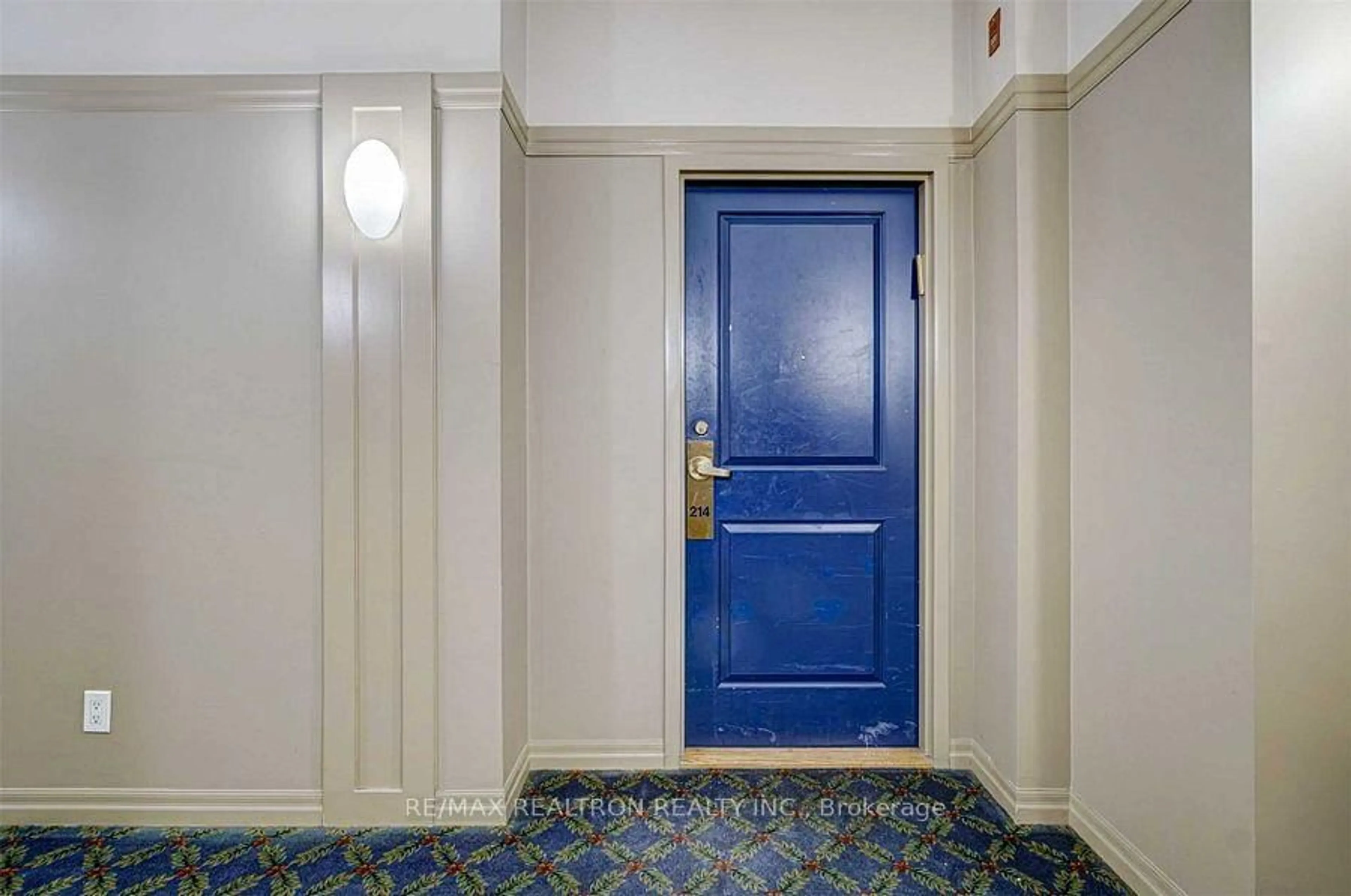 Indoor foyer for 4200 Bathurst St #214, Toronto Ontario M3H 6C7
