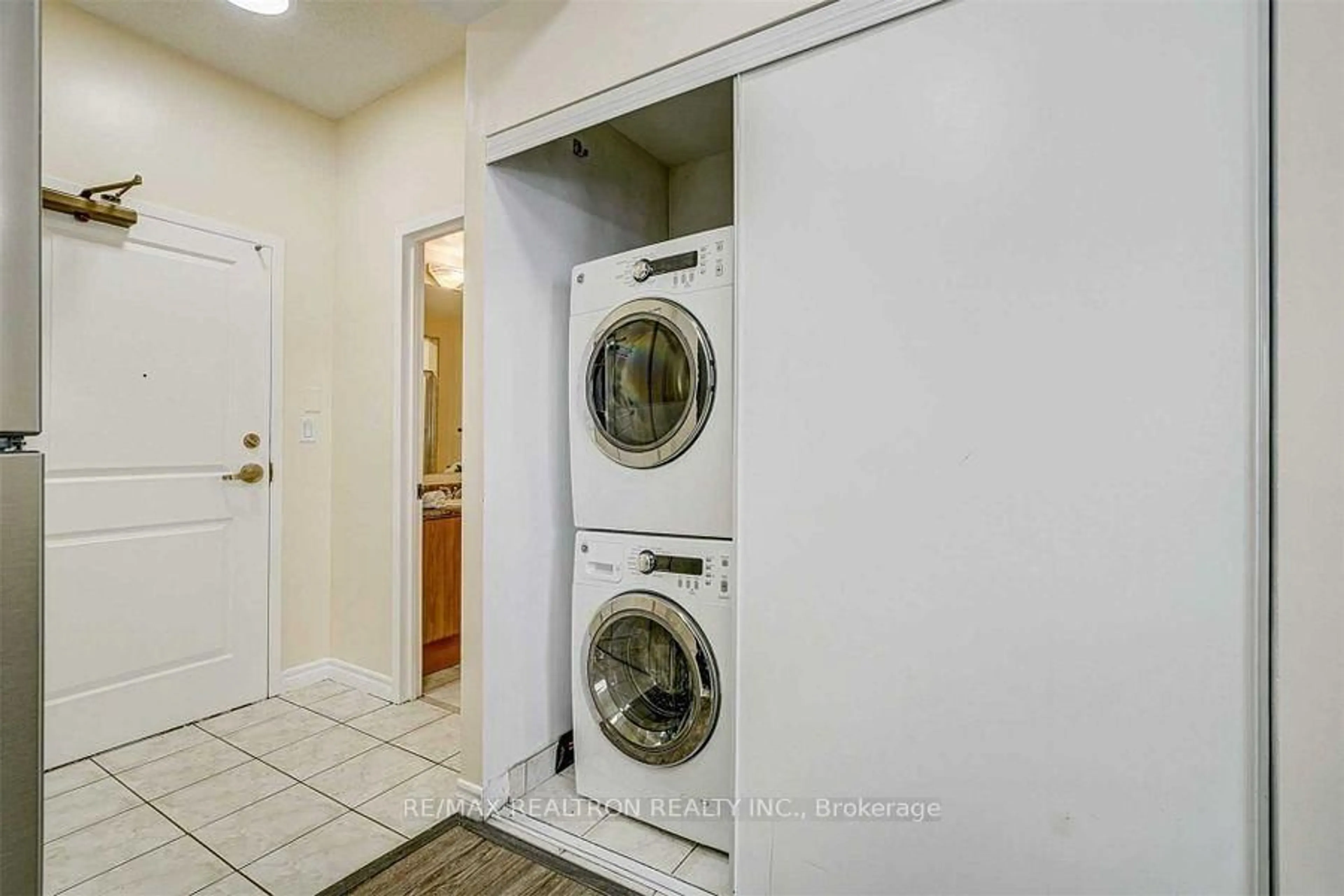 Laundry room for 4200 Bathurst St #214, Toronto Ontario M3H 6C7