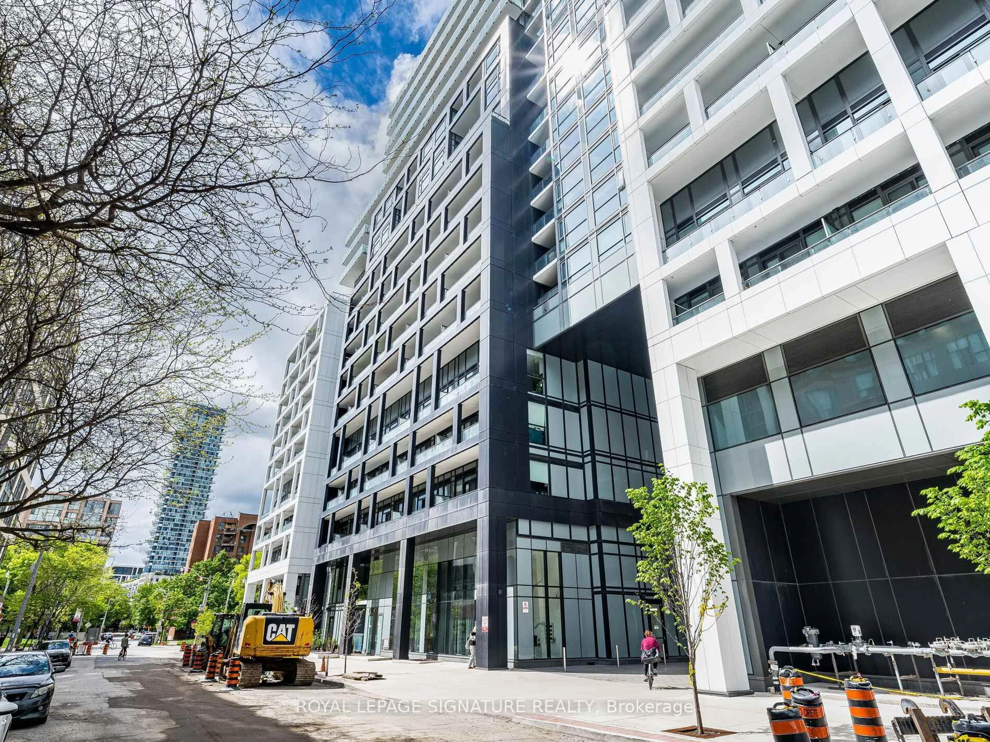 Indoor foyer for 60 Princess St #1031, Toronto Ontario M5A 2C7