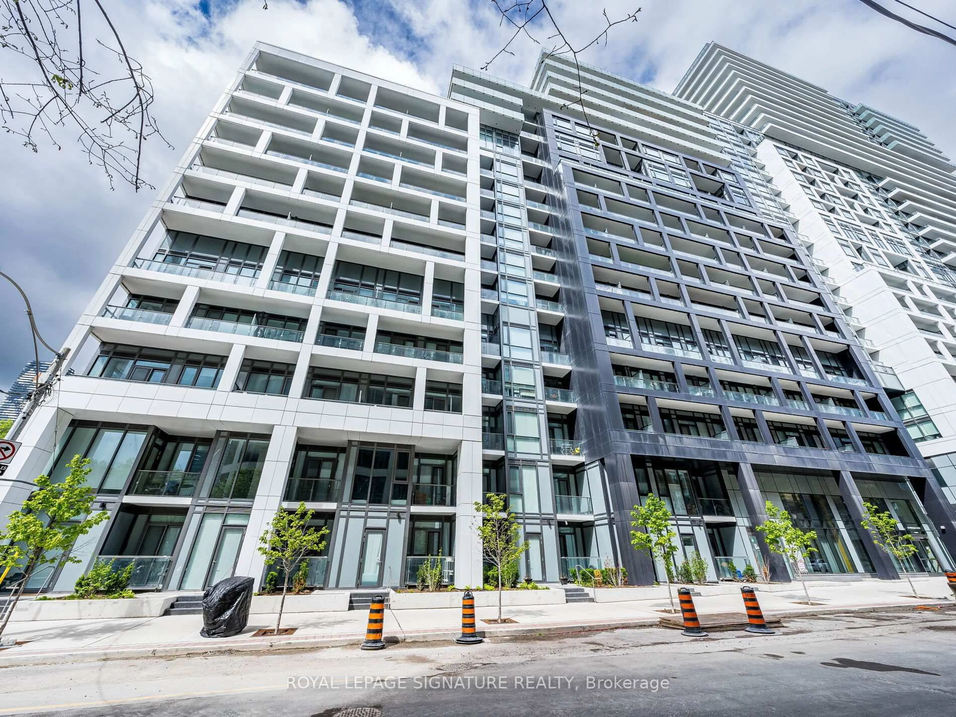 Indoor foyer for 60 Princess St #1031, Toronto Ontario M5A 2C7