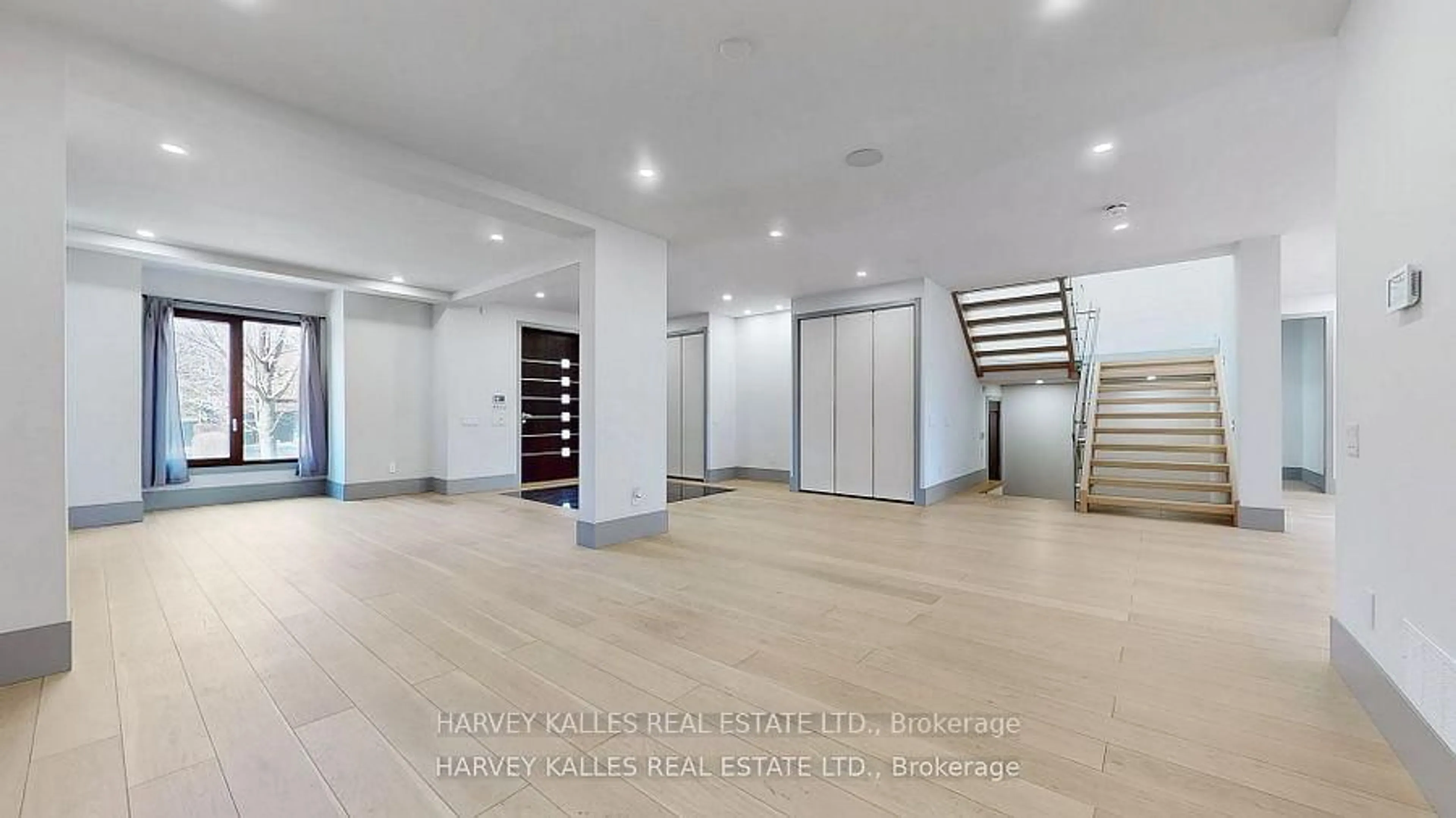 Indoor foyer for 11 Dornfell St, Toronto Ontario M2R 2Y5